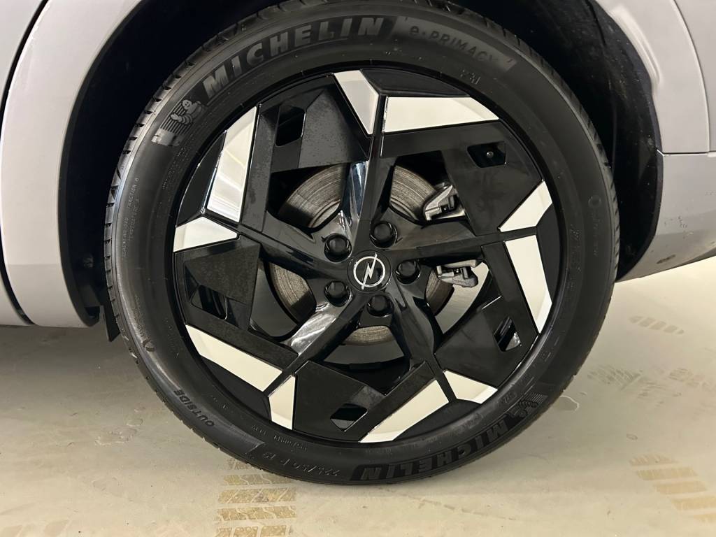 OPEL Grandland 1.6 Hybrid4 GSe Automatik-image-5