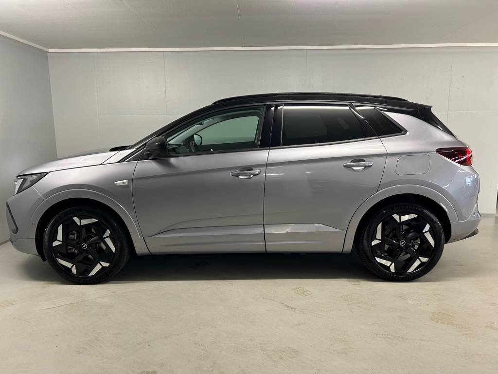 OPEL Grandland 1.6 Hybrid4 GSe Automatik-image-3