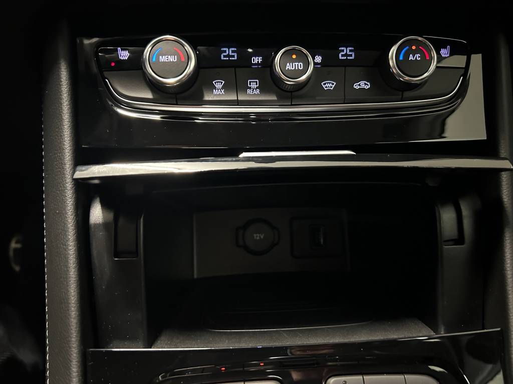 OPEL Grandland 1.6 Hybrid4 GSe Automatik-image-15