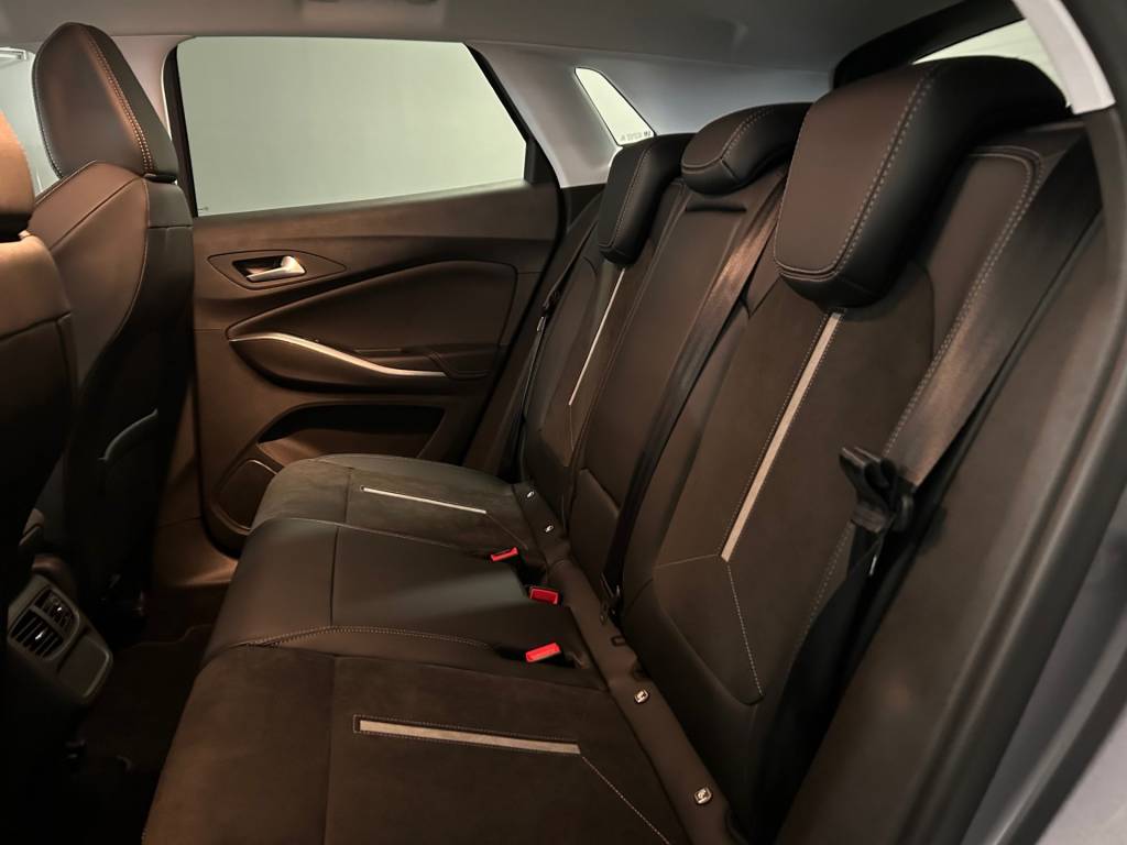 OPEL Grandland 1.6 Hybrid4 GSe Automatik-image-9