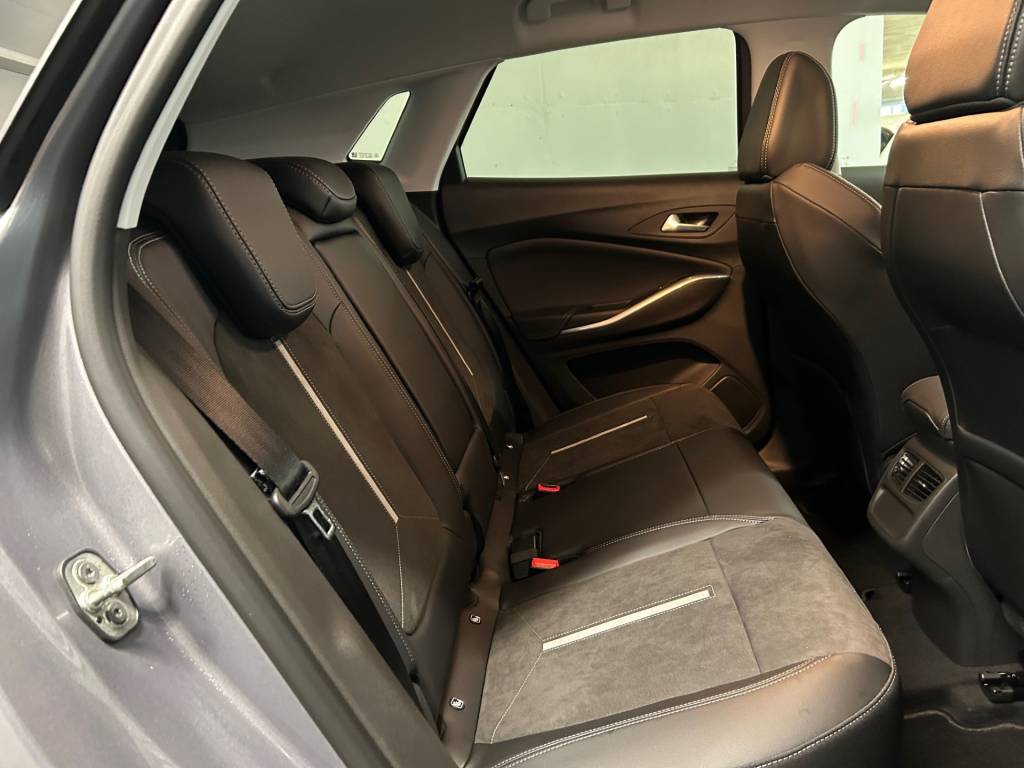 OPEL Grandland 1.6 Hybrid4 GSe Automatik-image-12