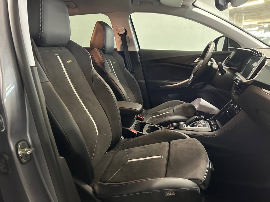 OPEL Grandland 1.6 Hybrid4 GSe Automatik-image-13