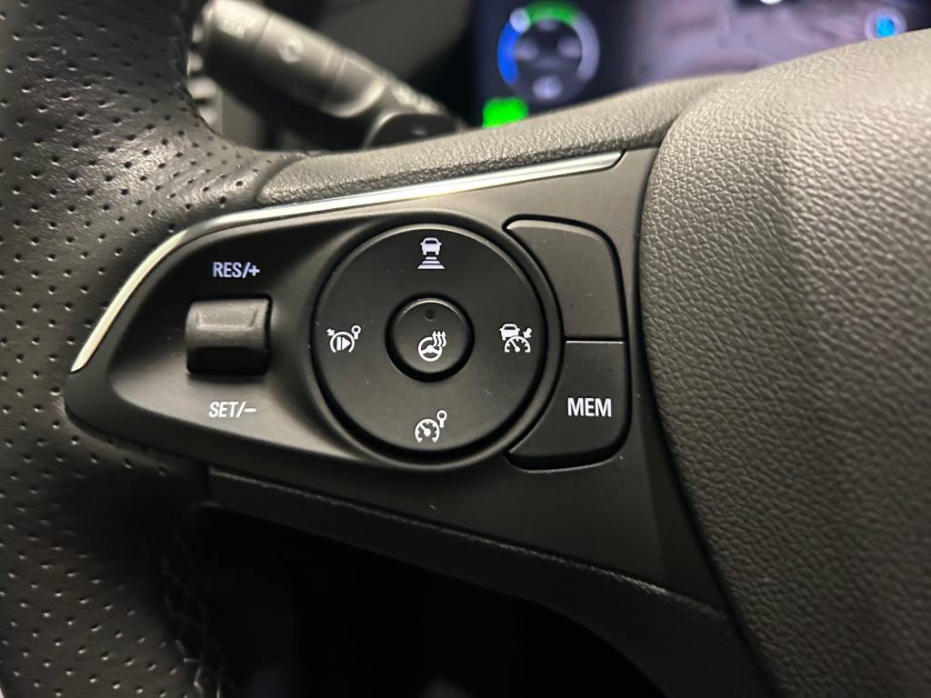 OPEL Grandland 1.6 Hybrid4 GSe Automatik-image-14