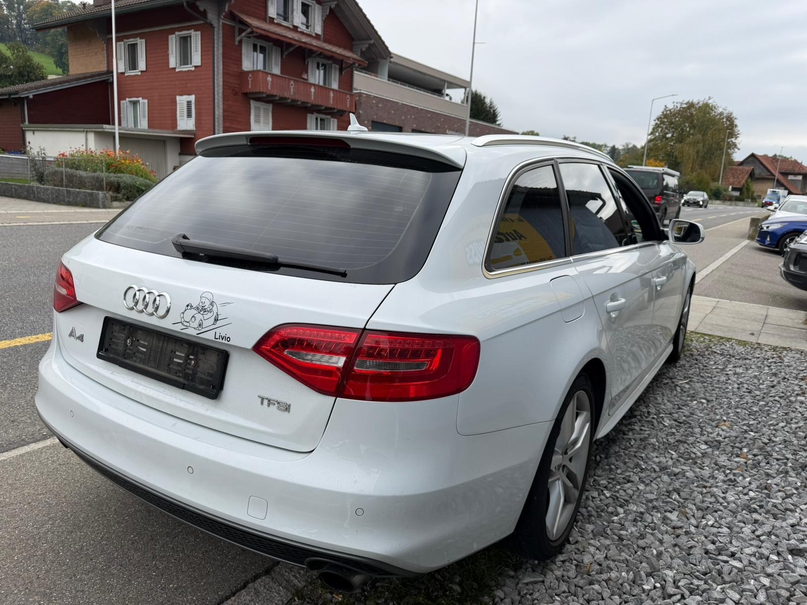 AUDI A4-image-7