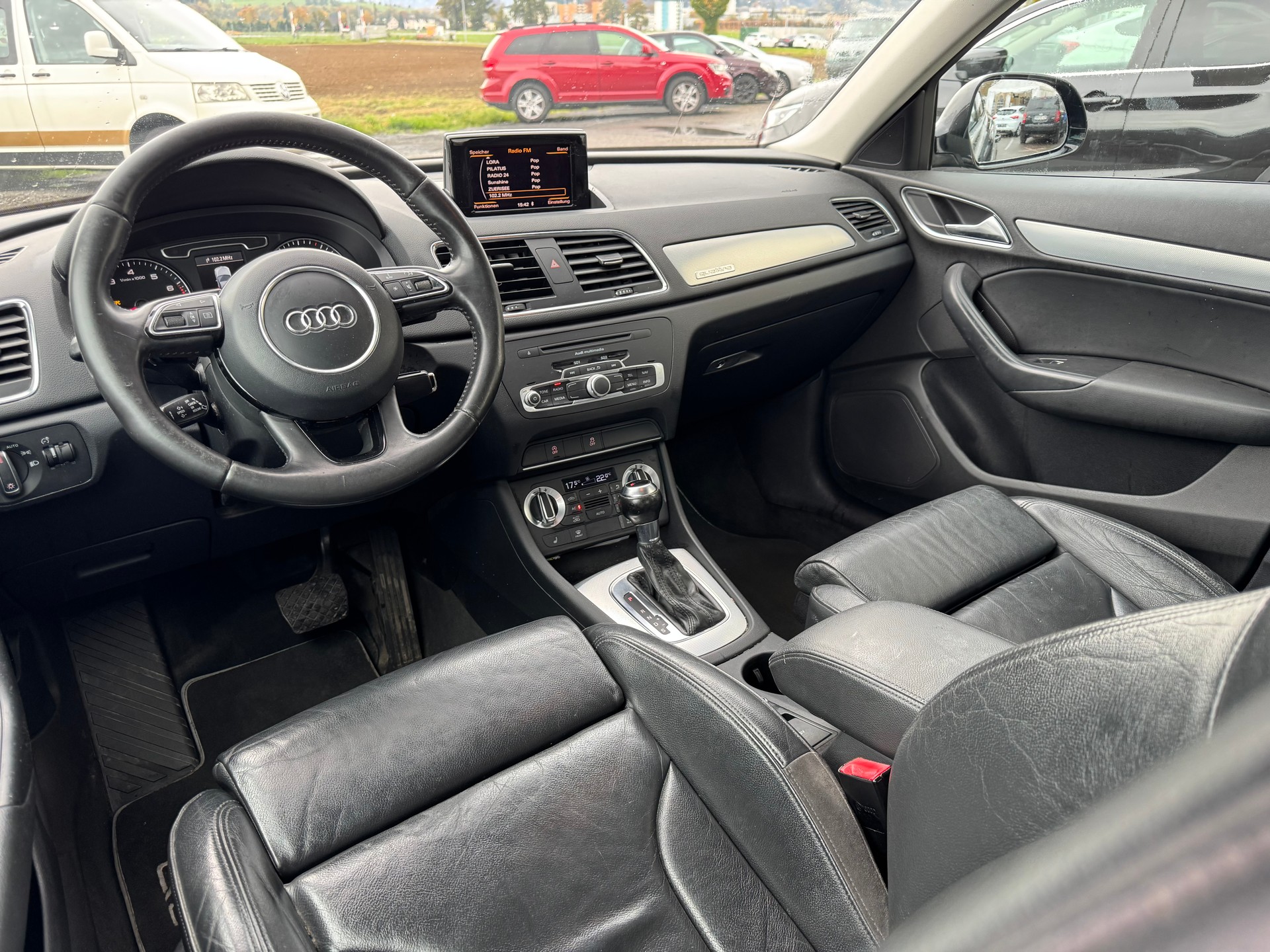 AUDI Q3 2.0 TFSI quattro S-tronic-image-7