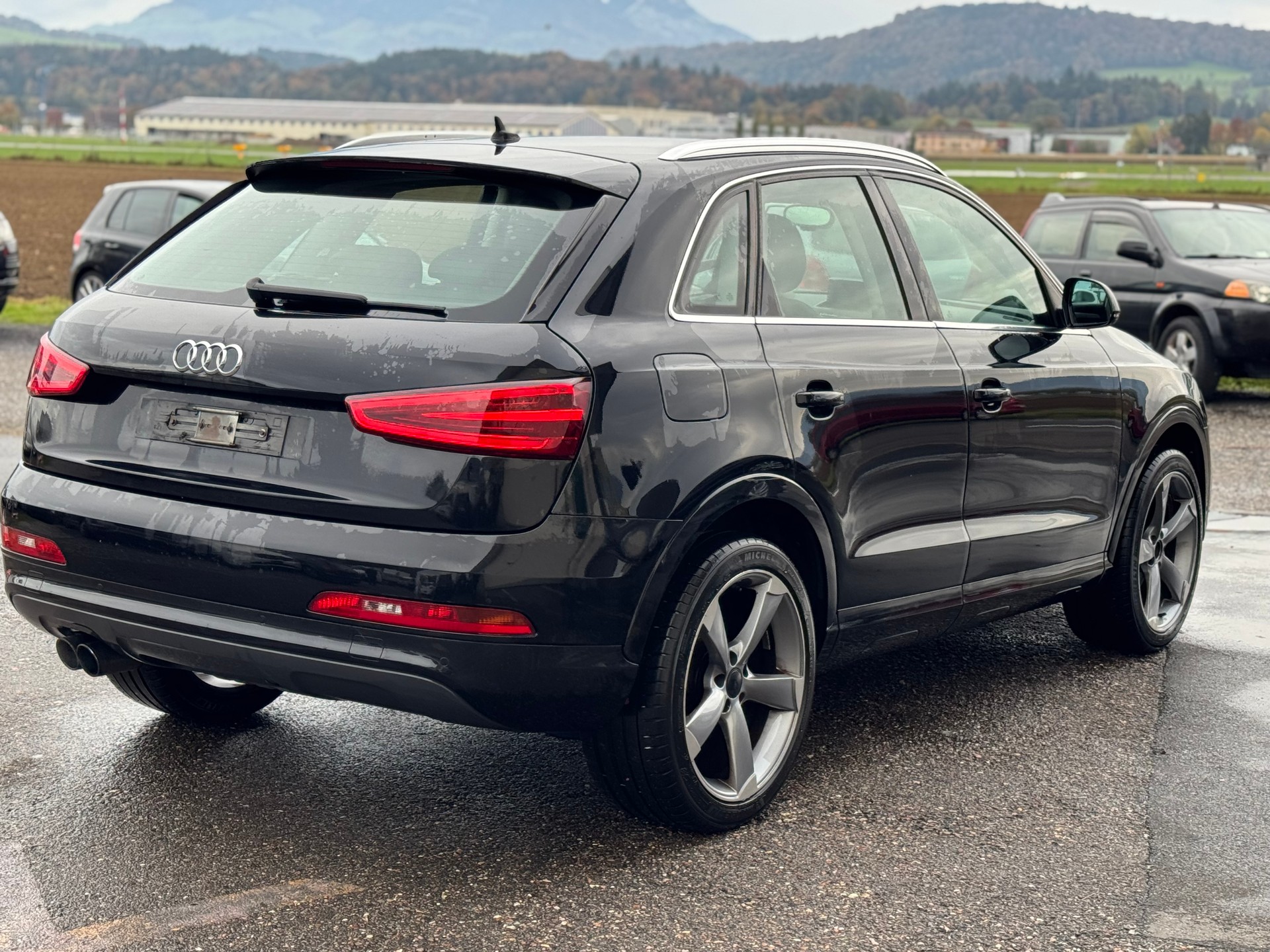 AUDI Q3 2.0 TFSI quattro S-tronic-image-12