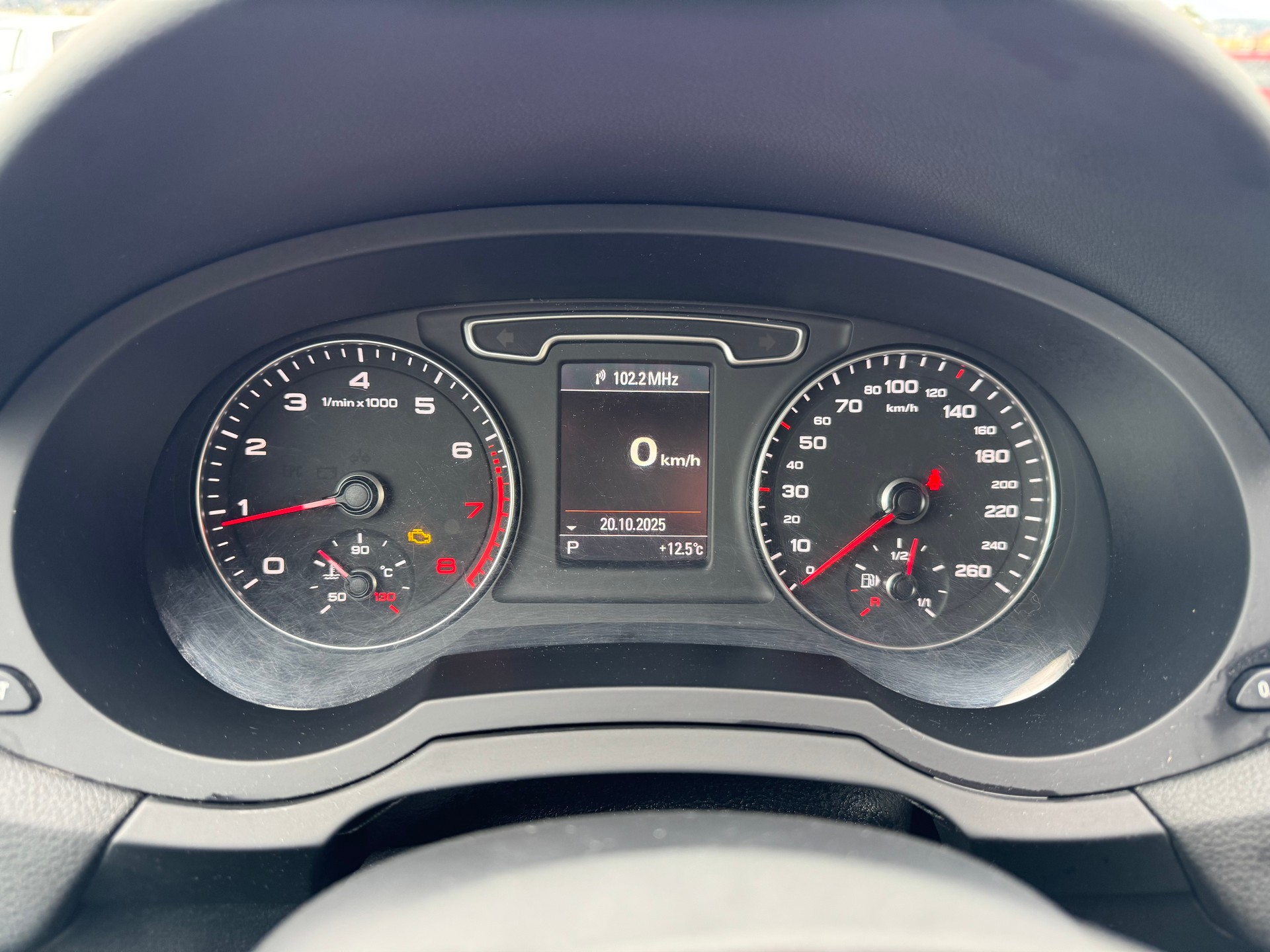 AUDI Q3 2.0 TFSI quattro S-tronic-image-10