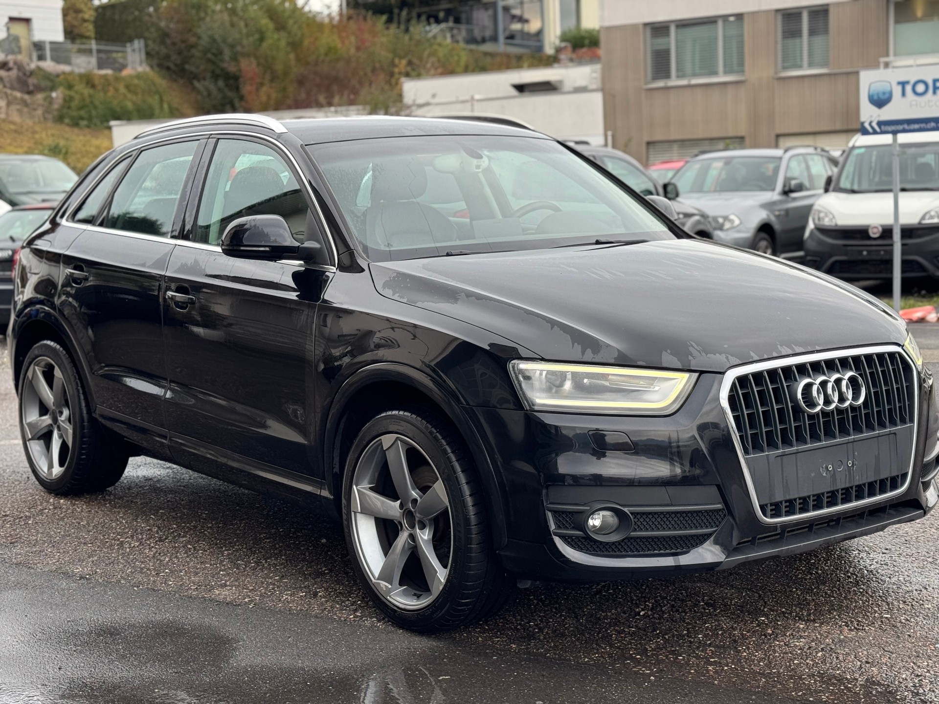AUDI Q3 2.0 TFSI quattro S-tronic-image-2