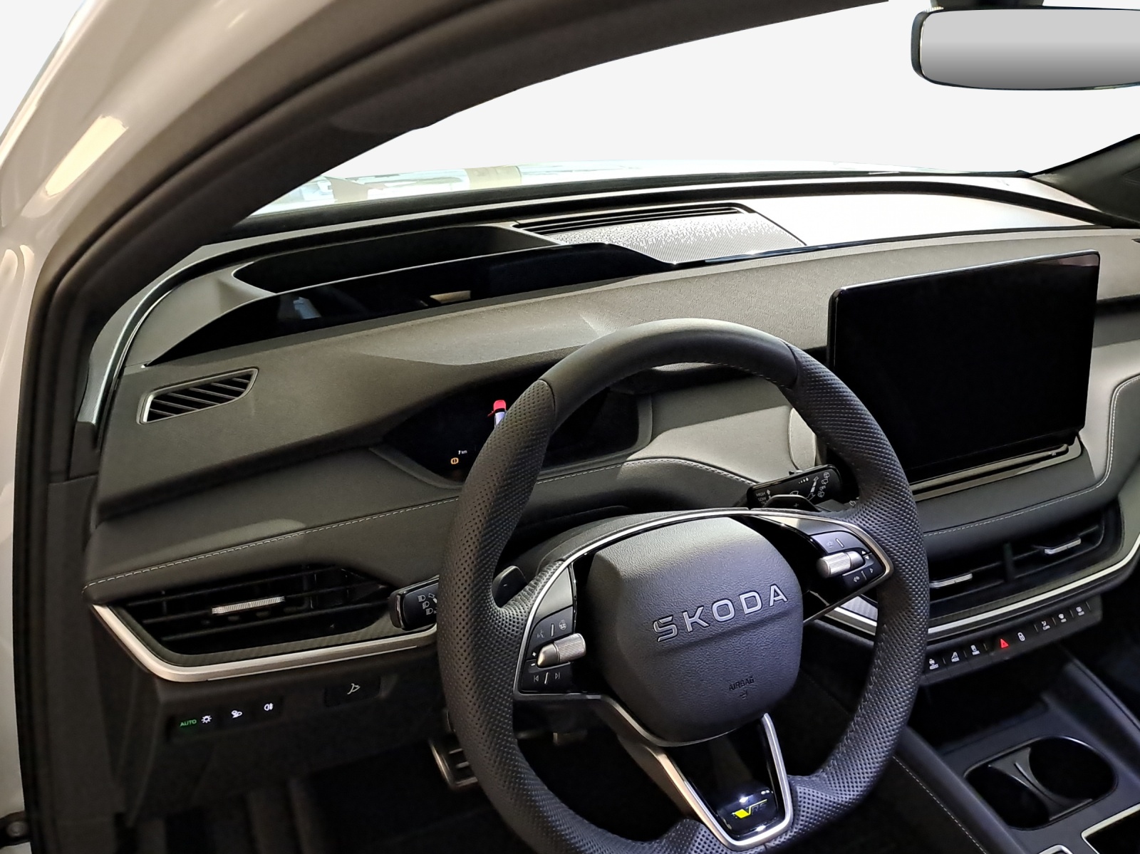 SKODA Enyaq 4x4 RS-image-9