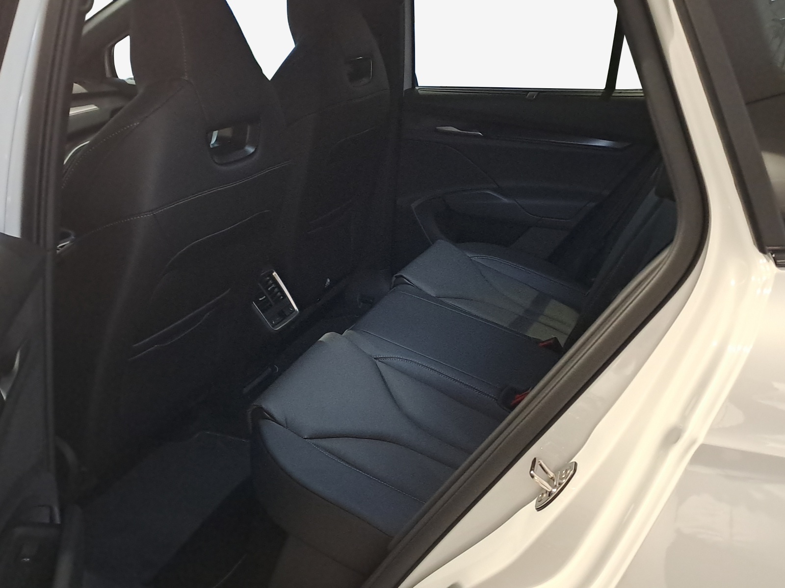 SKODA Enyaq 4x4 RS-image-11