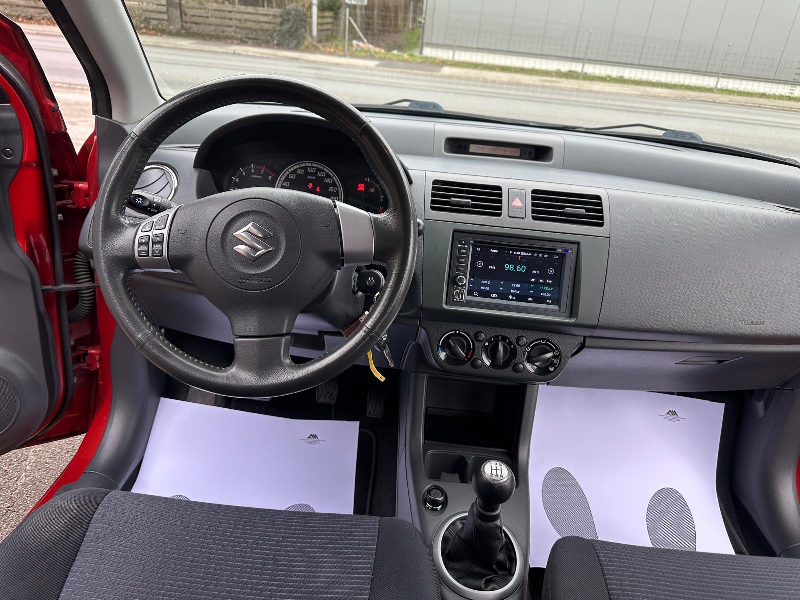 SUZUKI Swift 1.3i 16V GL Top-image-7