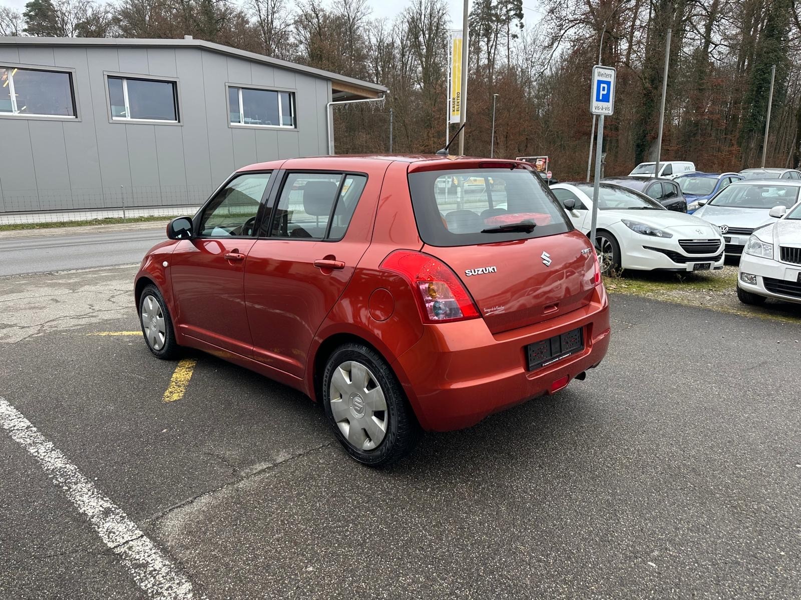 SUZUKI Swift 1.3i 16V GL Top-showroom-element-2