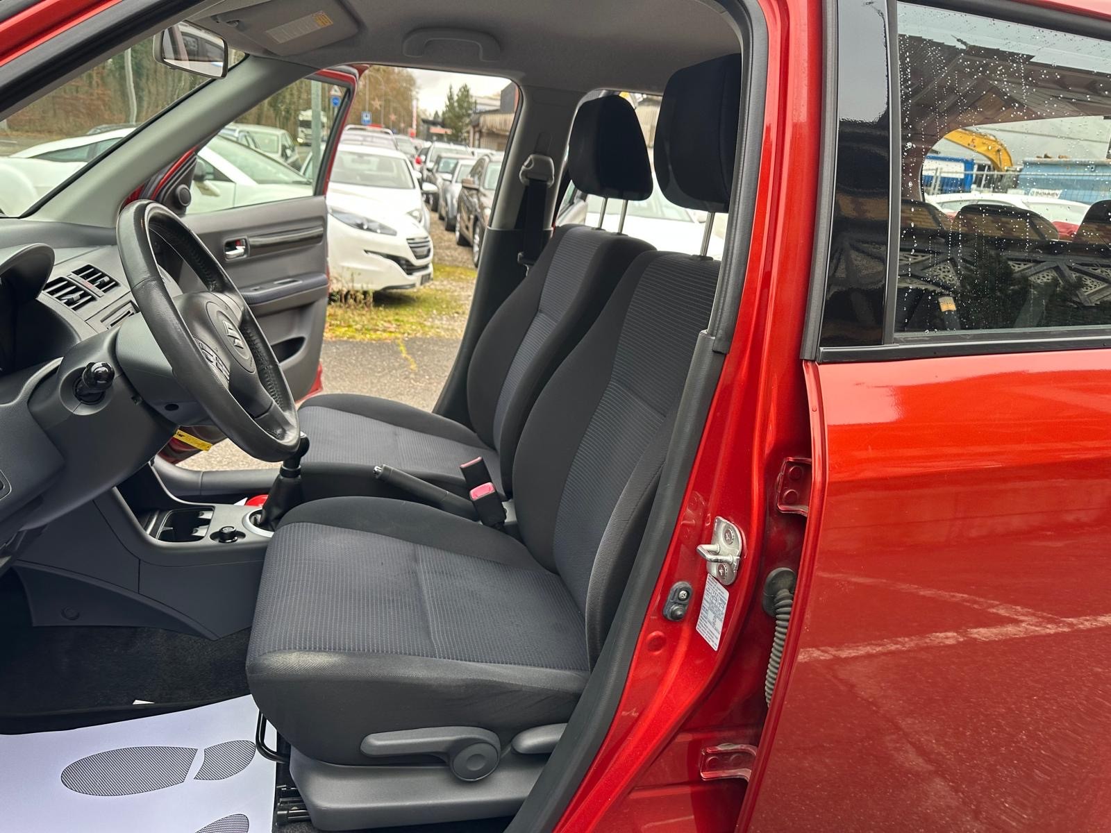 SUZUKI Swift 1.3i 16V GL Top-image-9