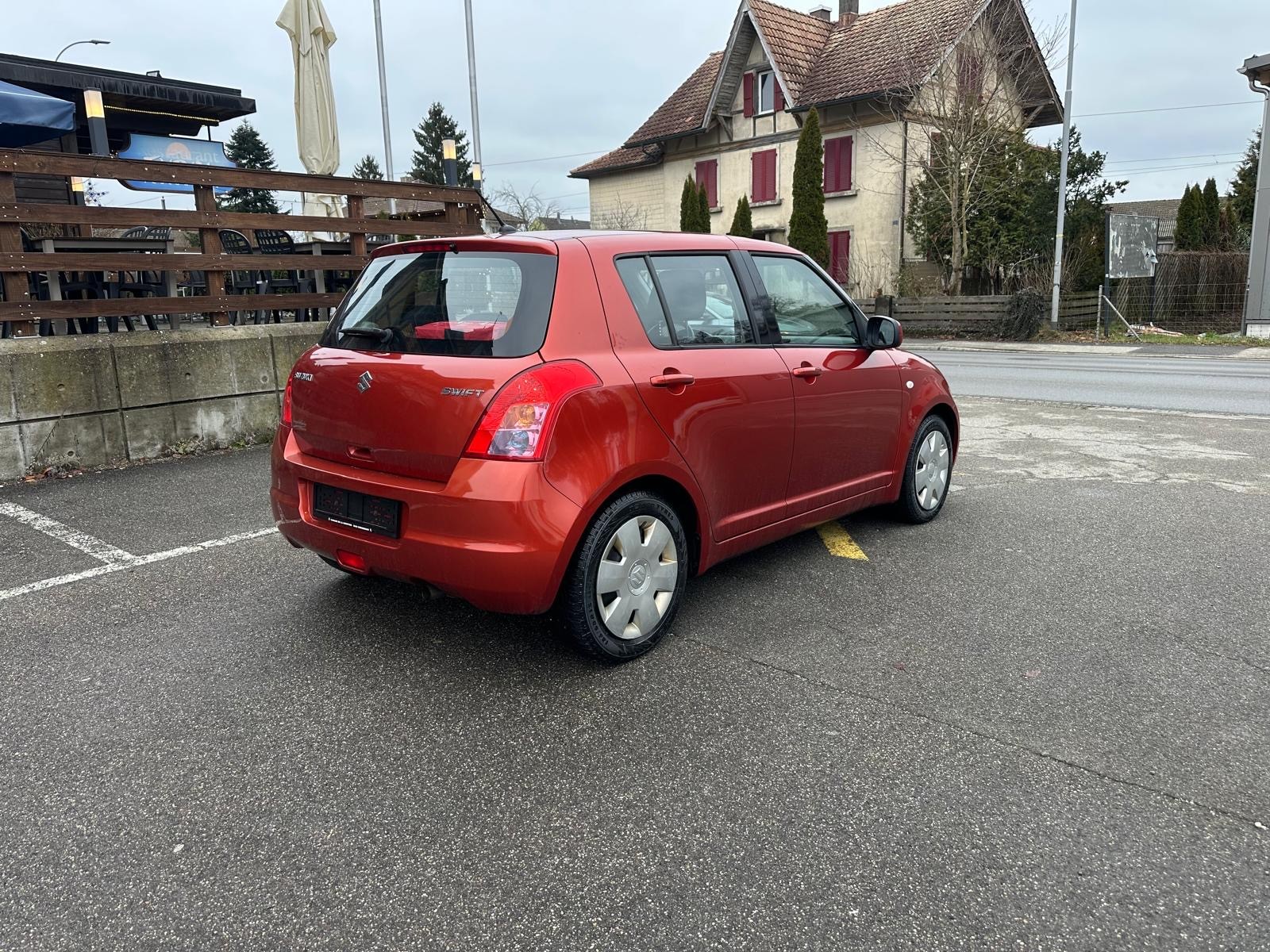SUZUKI Swift 1.3i 16V GL Top-showroom-element-3