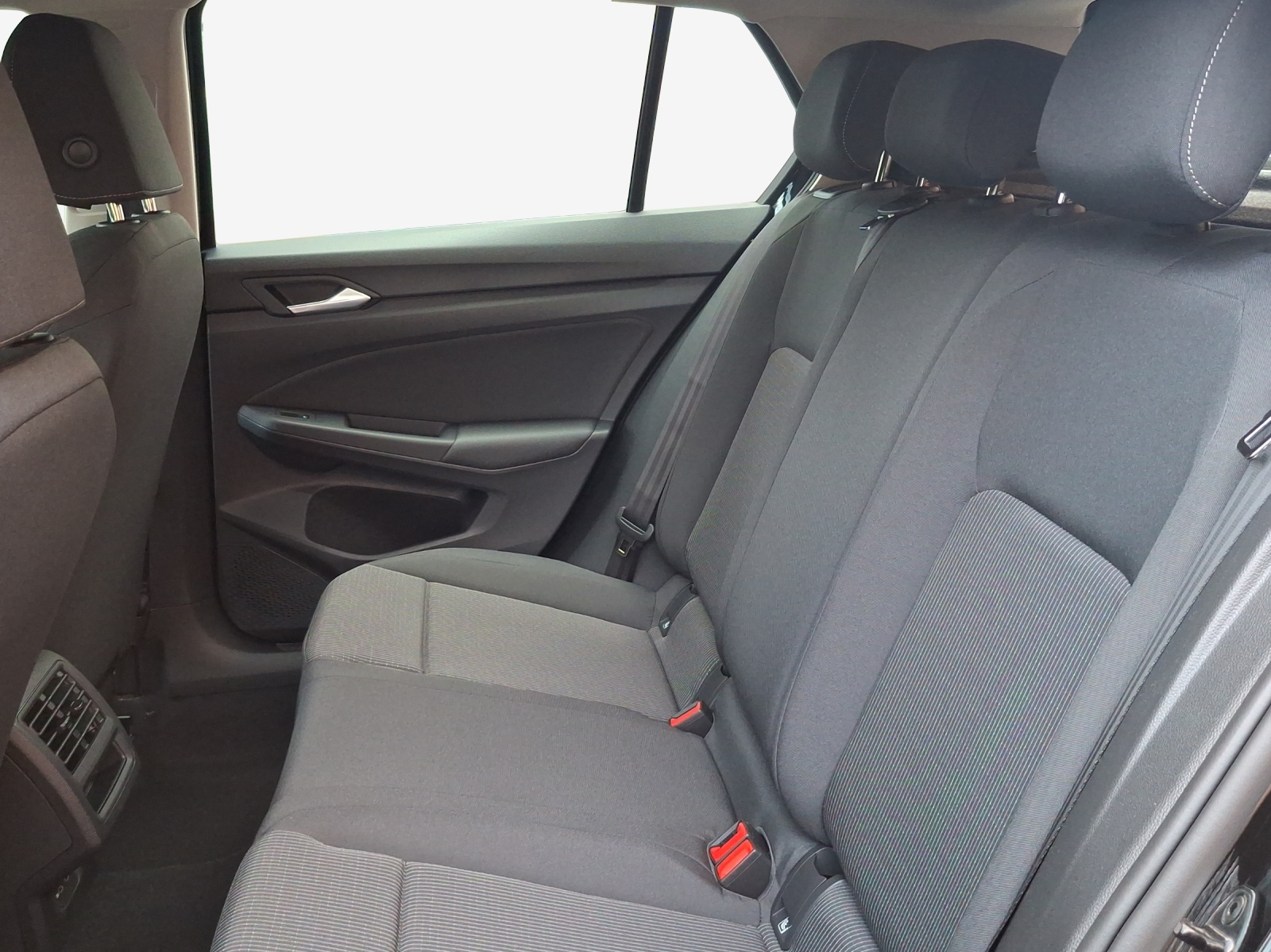 VW Golf 1.5 e TSI mHEV Basis DSG-image-11