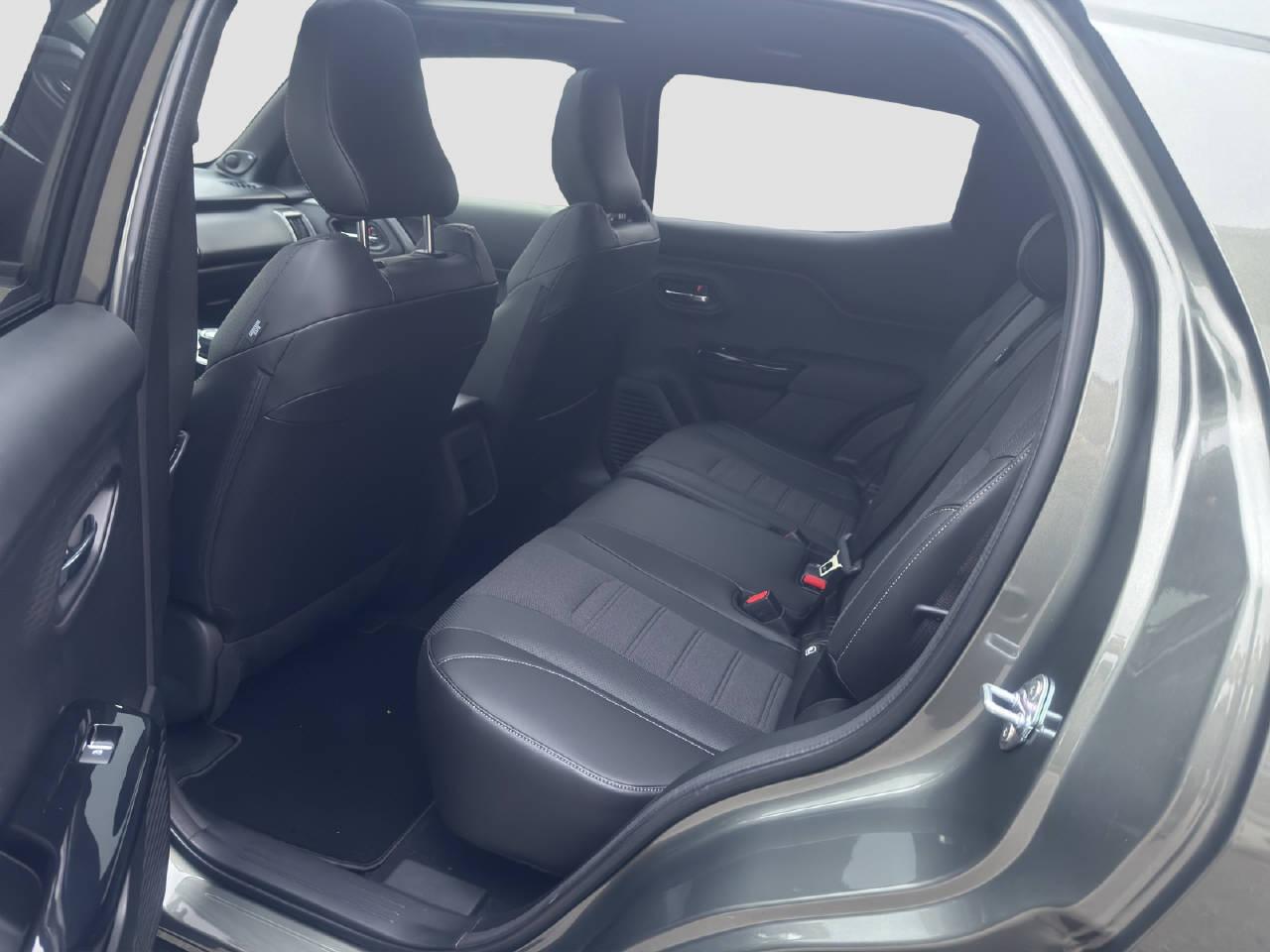 TOYOTA Urban Cruiser Premium AWD-image-14