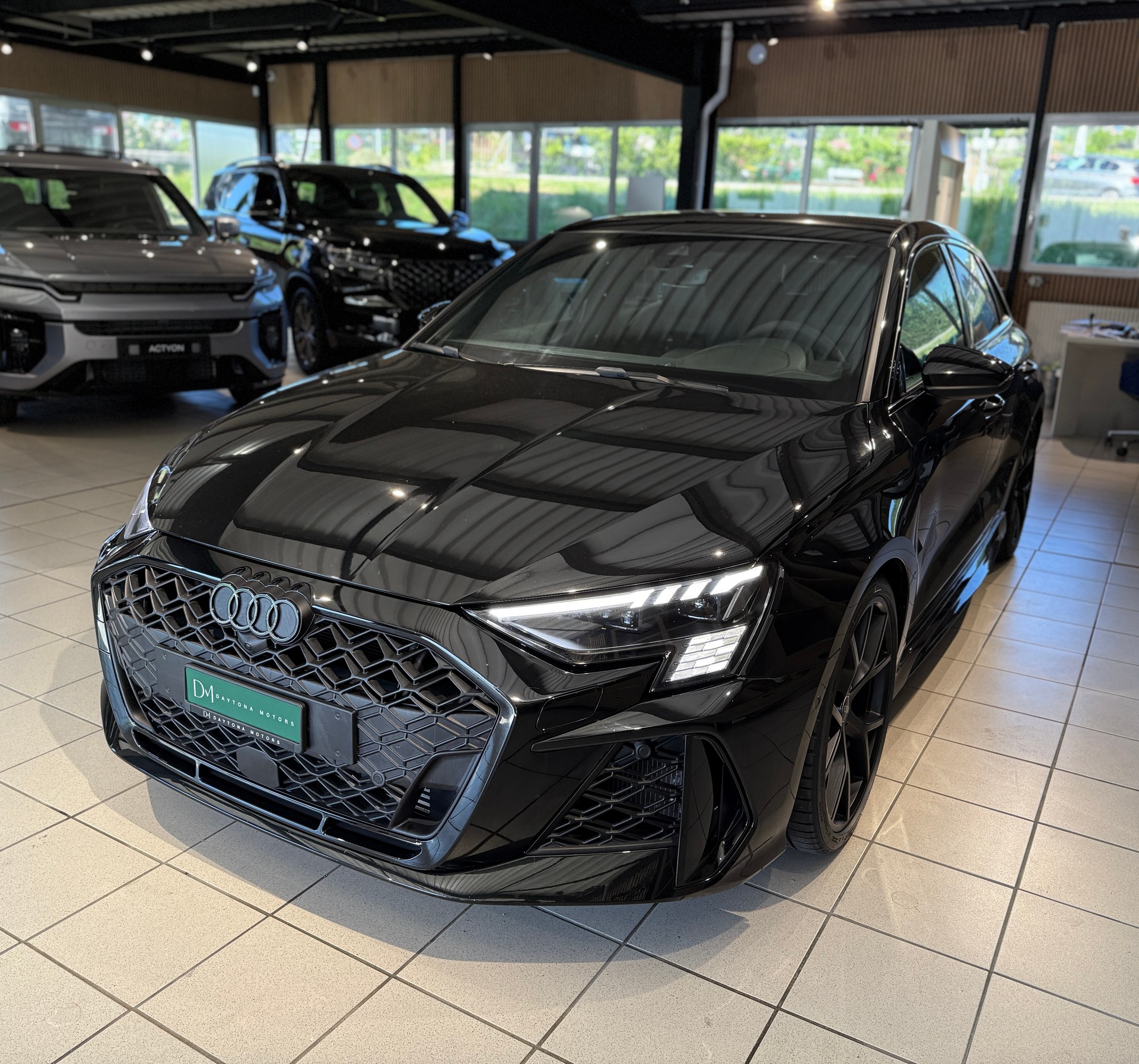 AUDI RS3 Sportback 2.5 TSI quattro S-tronic full black* freins ceramic*-image-0