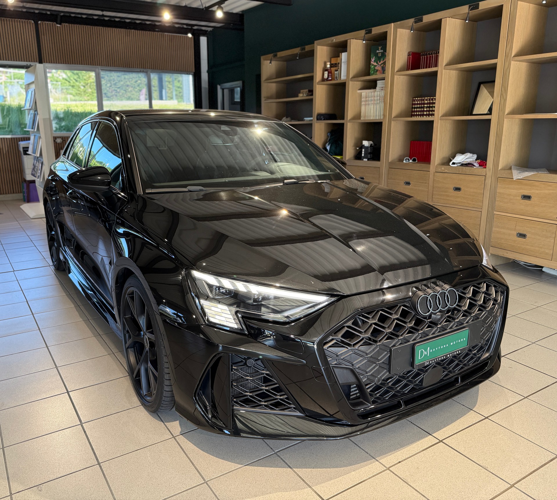 AUDI RS3 Sportback 2.5 TSI quattro S-tronic full black* freins ceramic*-image-1