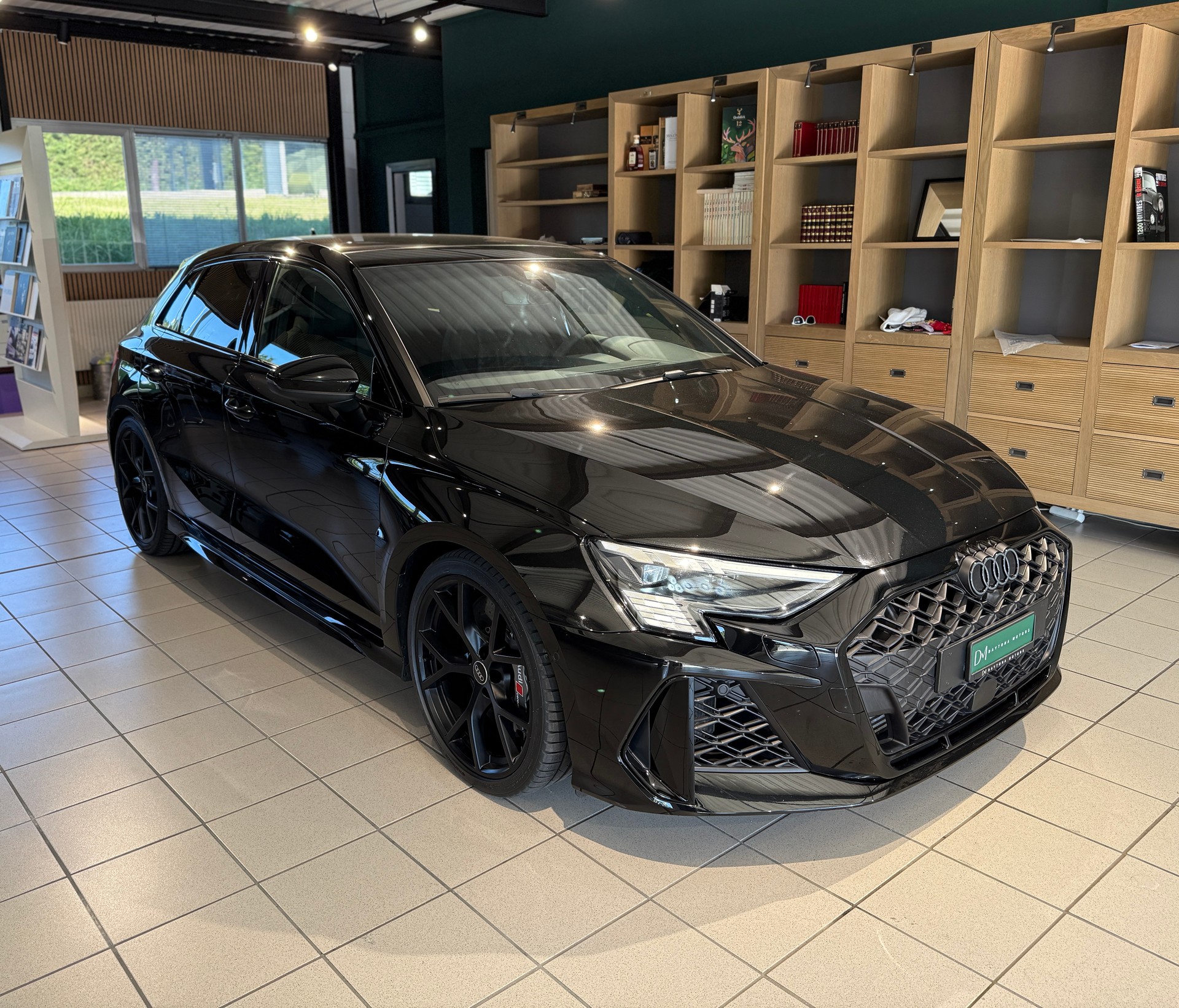 AUDI RS3 Sportback 2.5 TSI quattro S-tronic full black* freins ceramic*-image-2