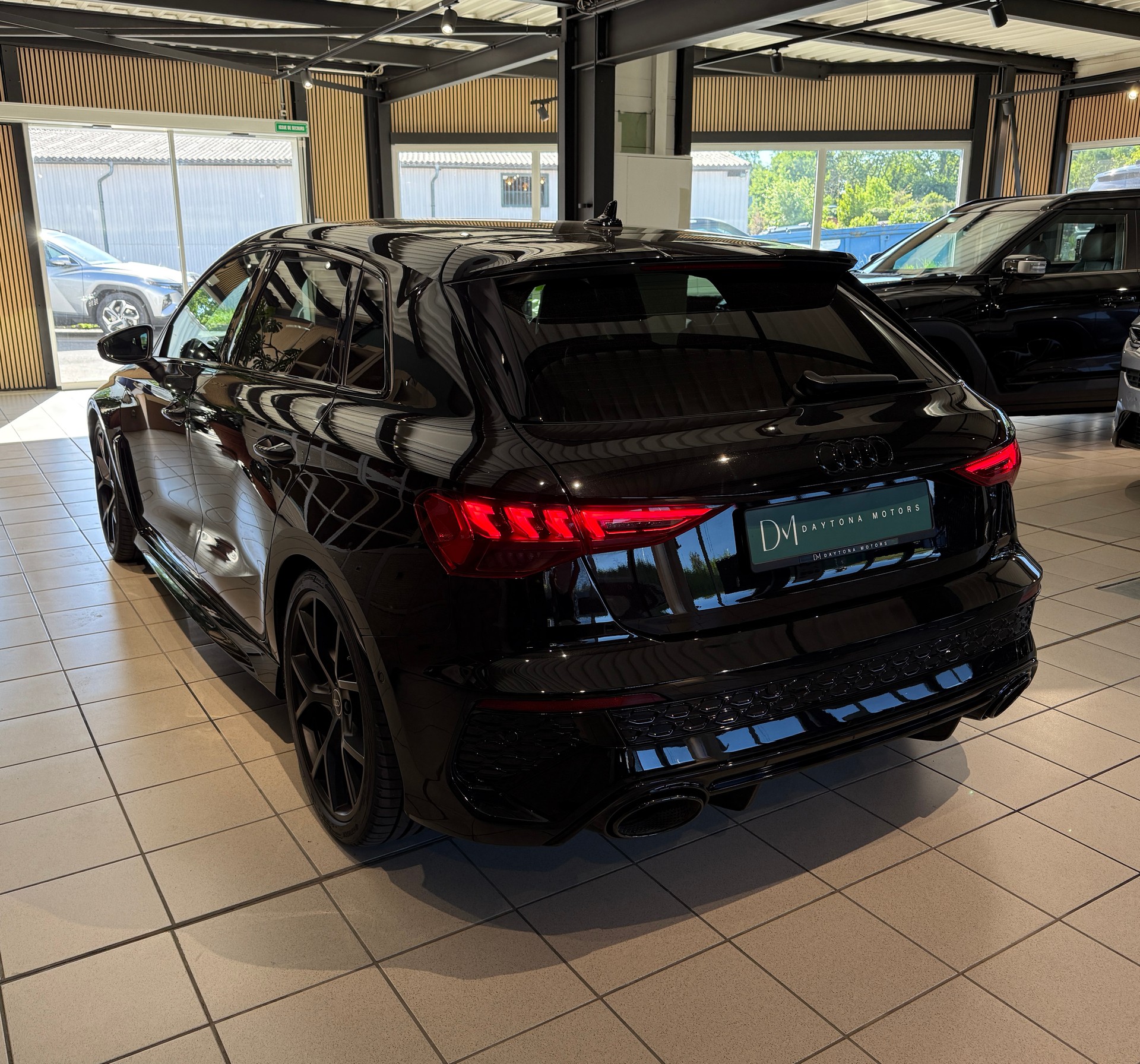 AUDI RS3 Sportback 2.5 TSI quattro S-tronic full black* freins ceramic*-image-7