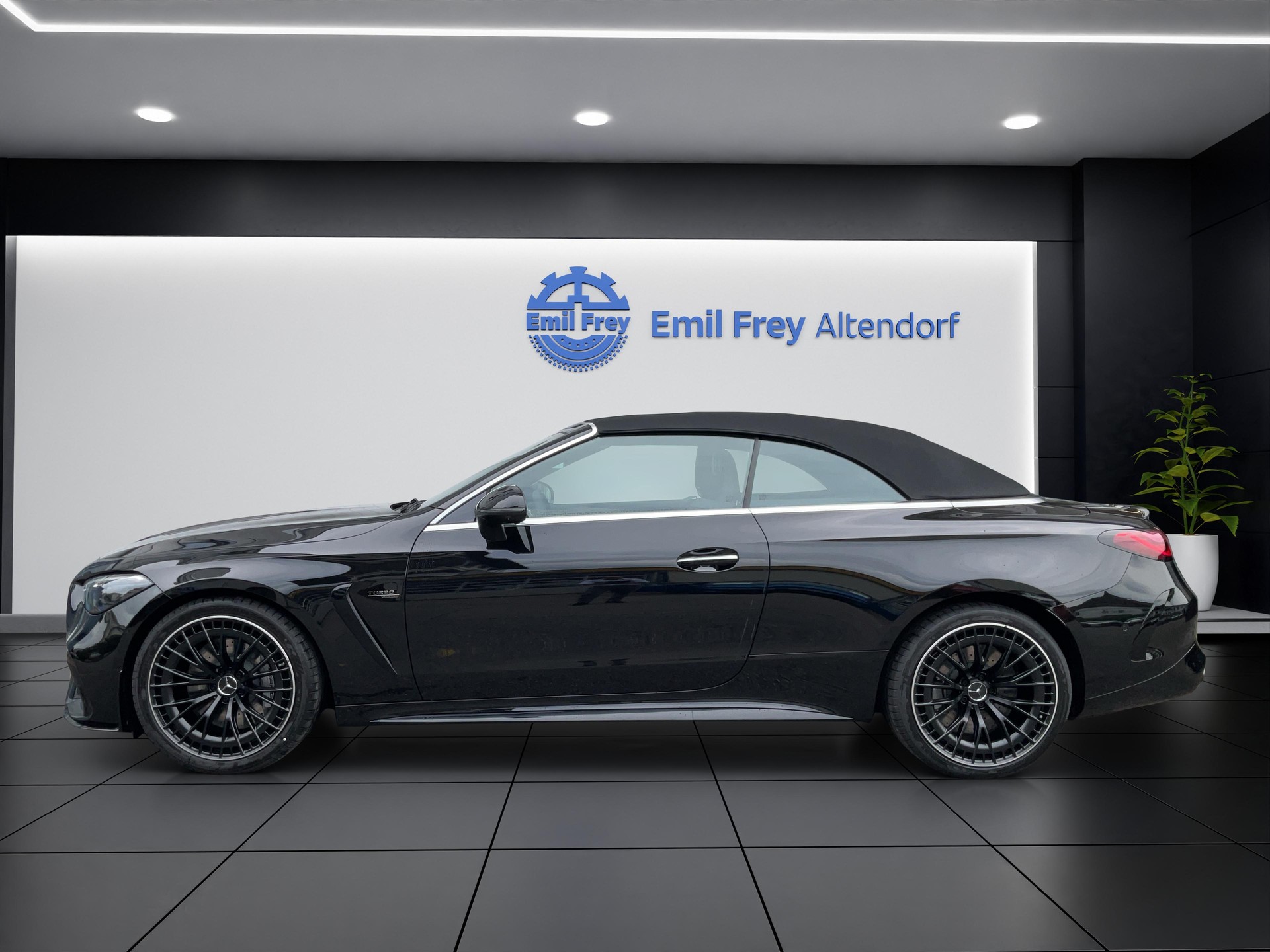 MERCEDES-BENZ AMG CLE 53 4MATIC+ Cabriolet-image-2