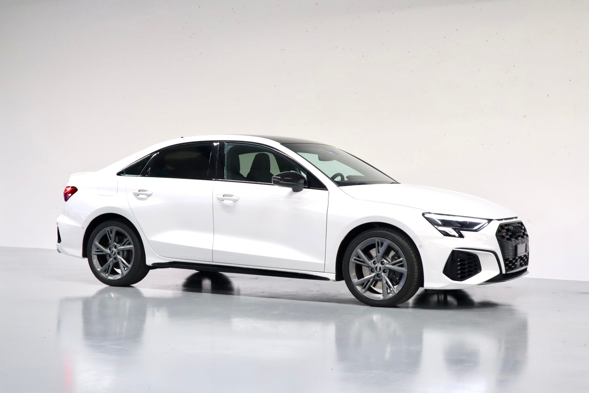 AUDI S3 Limousine 2.0 TFSI quattro S-tronic-image-5