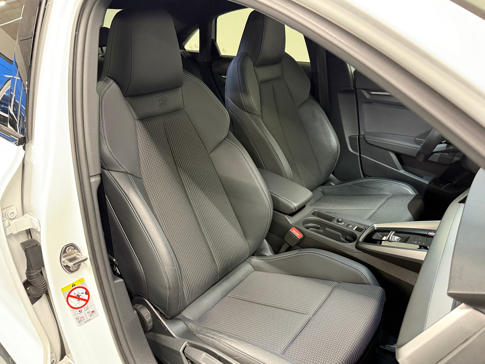 AUDI S3 Limousine 2.0 TFSI quattro S-tronic-image-15