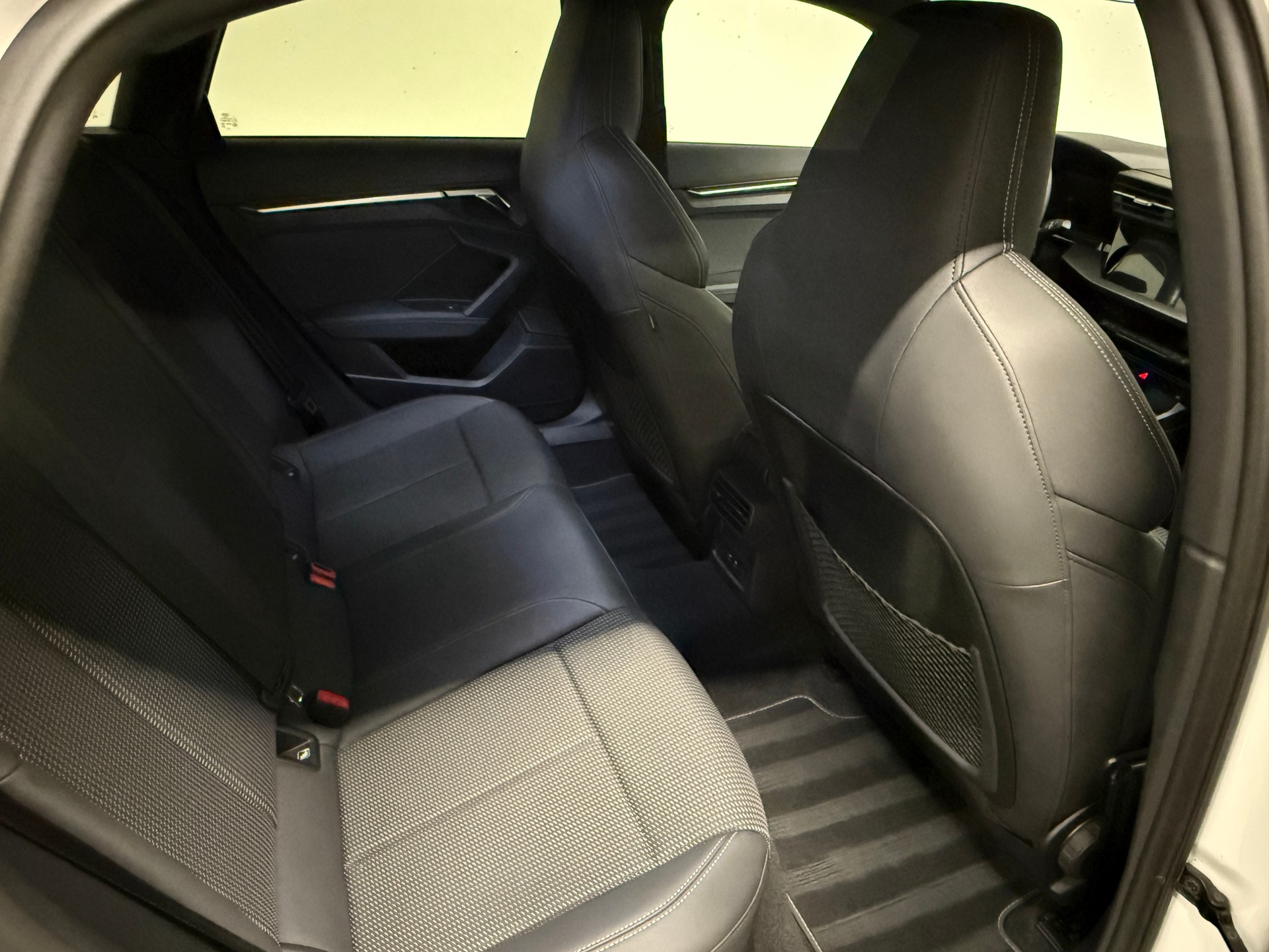 AUDI S3 Limousine 2.0 TFSI quattro S-tronic-image-11