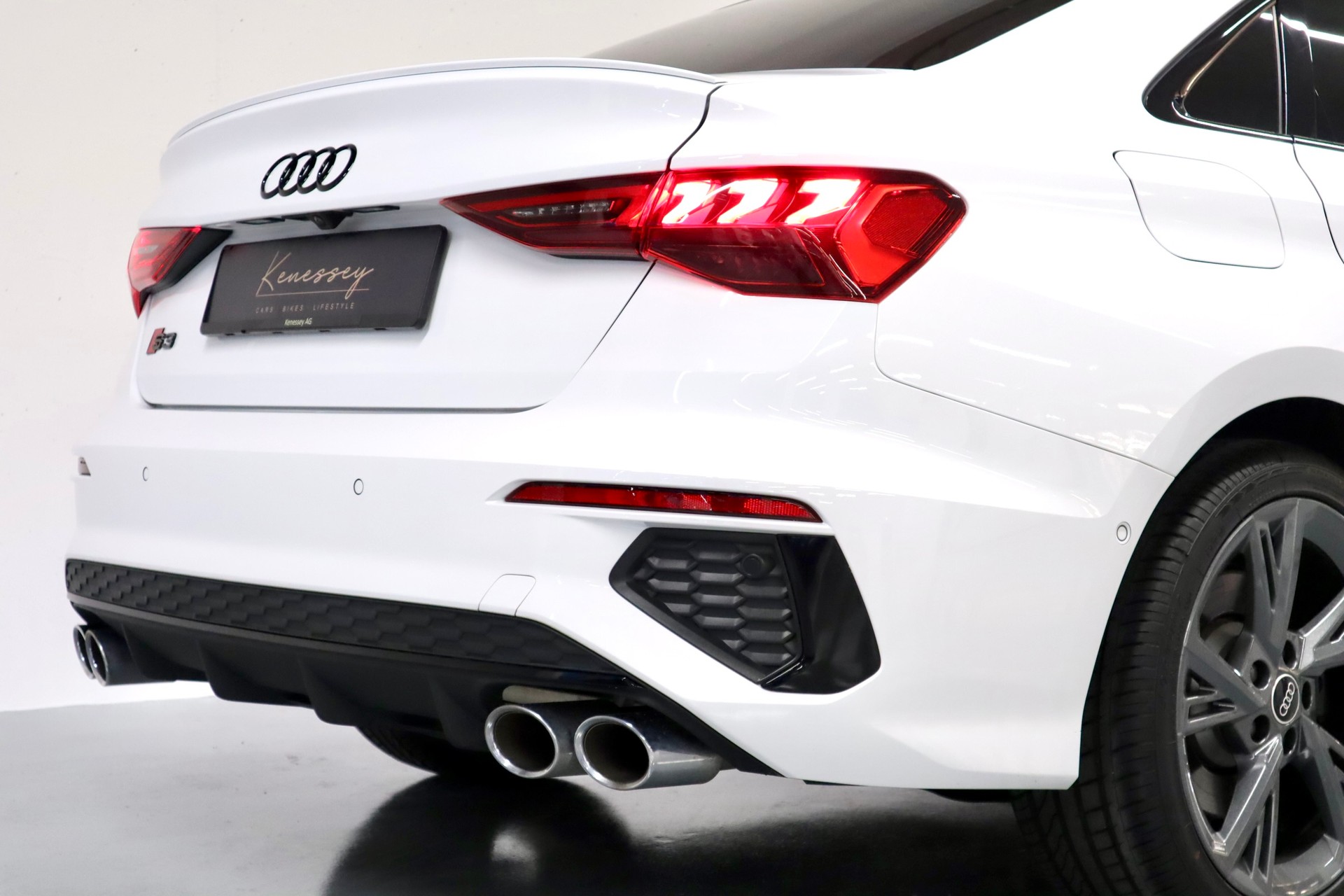 AUDI S3 Limousine 2.0 TFSI quattro S-tronic-image-3