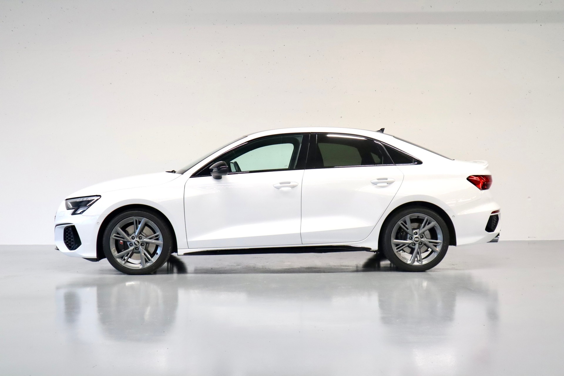 AUDI S3 Limousine 2.0 TFSI quattro S-tronic-image-1