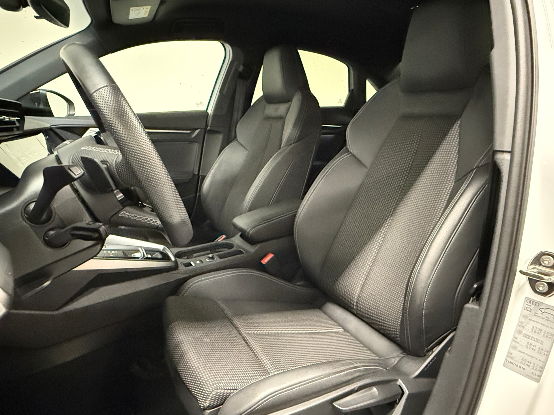 AUDI S3 Limousine 2.0 TFSI quattro S-tronic-image-9