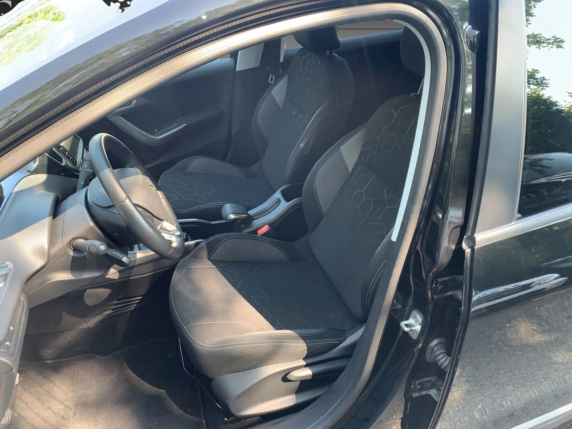 PEUGEOT 2008 1.2 PureTech Active-image-4