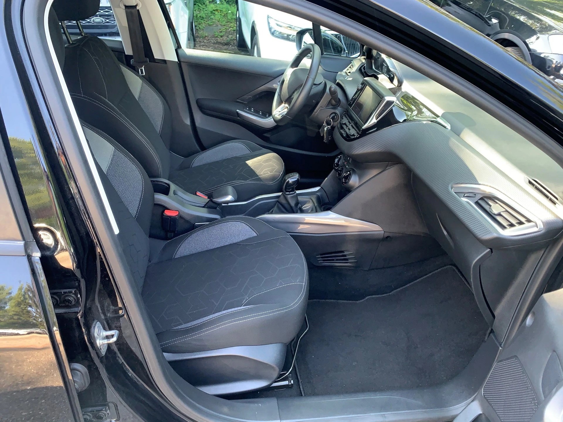 PEUGEOT 2008 1.2 PureTech Active-image-5