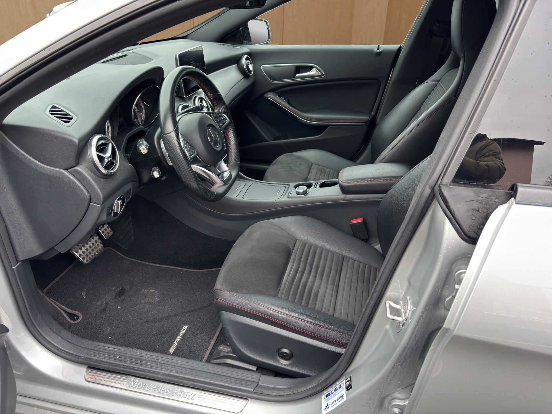 MERCEDES-BENZ CLA Shooting Brake 250 AMG Line 7G-DCT 4Matic-image-2