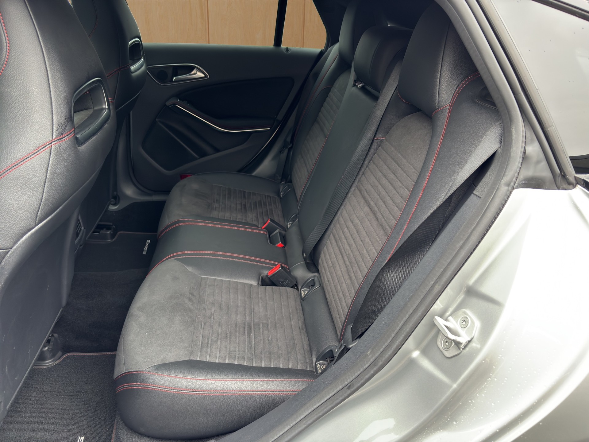 MERCEDES-BENZ CLA Shooting Brake 250 AMG Line 7G-DCT 4Matic-image-3