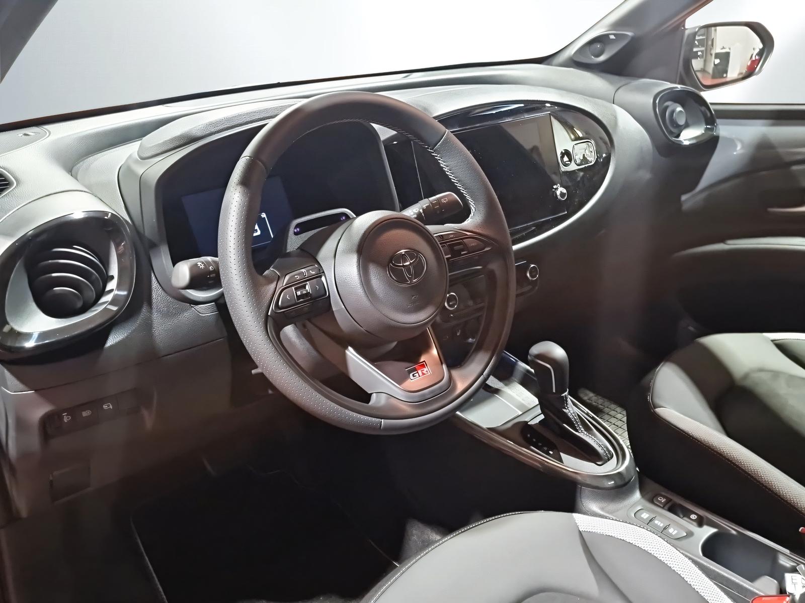 TOYOTA Aygo X 1.5 VVT-i HSD GR Sport-image-8
