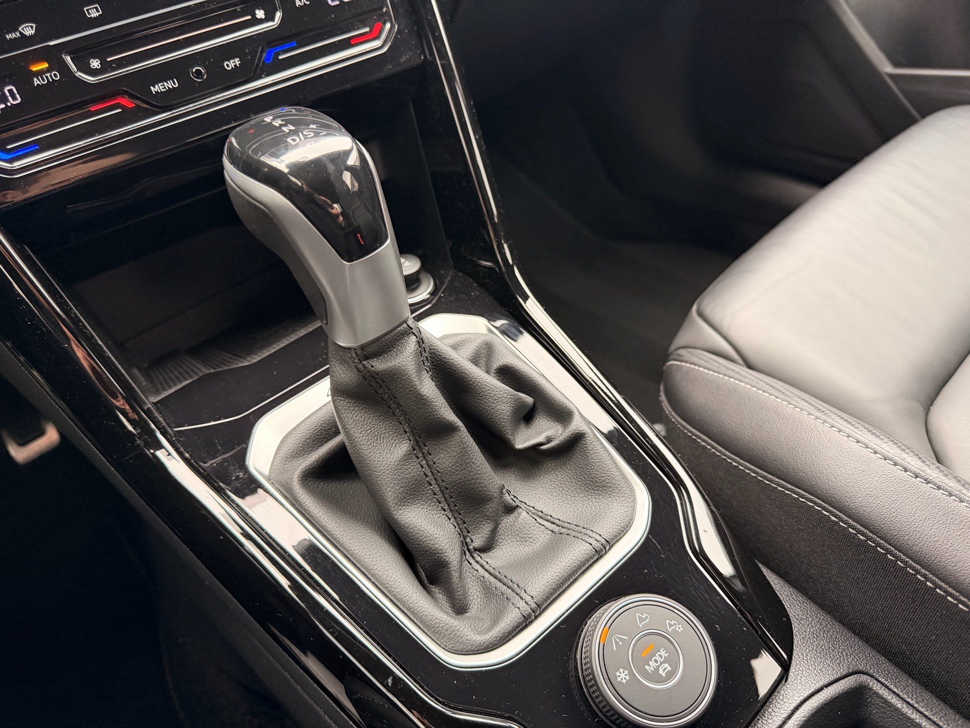 VW T-Roc R-Line 4Motion *** ABSOLUTE TOP AUSSTATTUNG ***-image-24