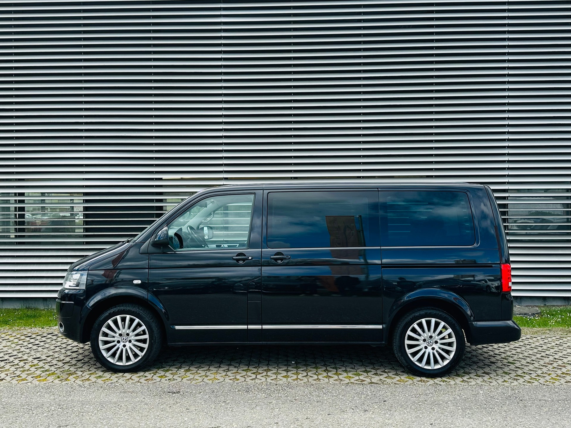 VW T5 Multivan 2.0 Bi-TDI CR Highline 4Motion DSG-image-2