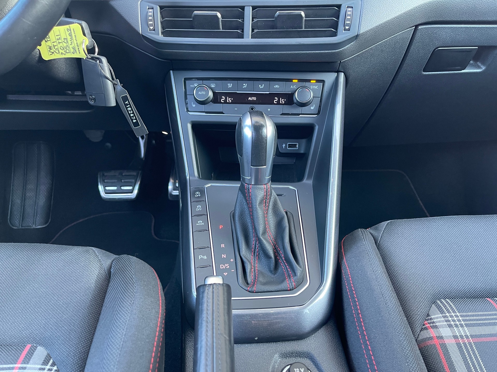 VW Polo 2.0 TSI GTI DSG-image-14