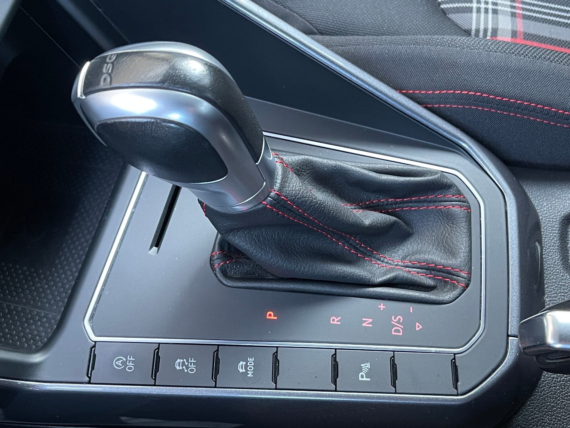 VW Polo 2.0 TSI GTI DSG-image-16