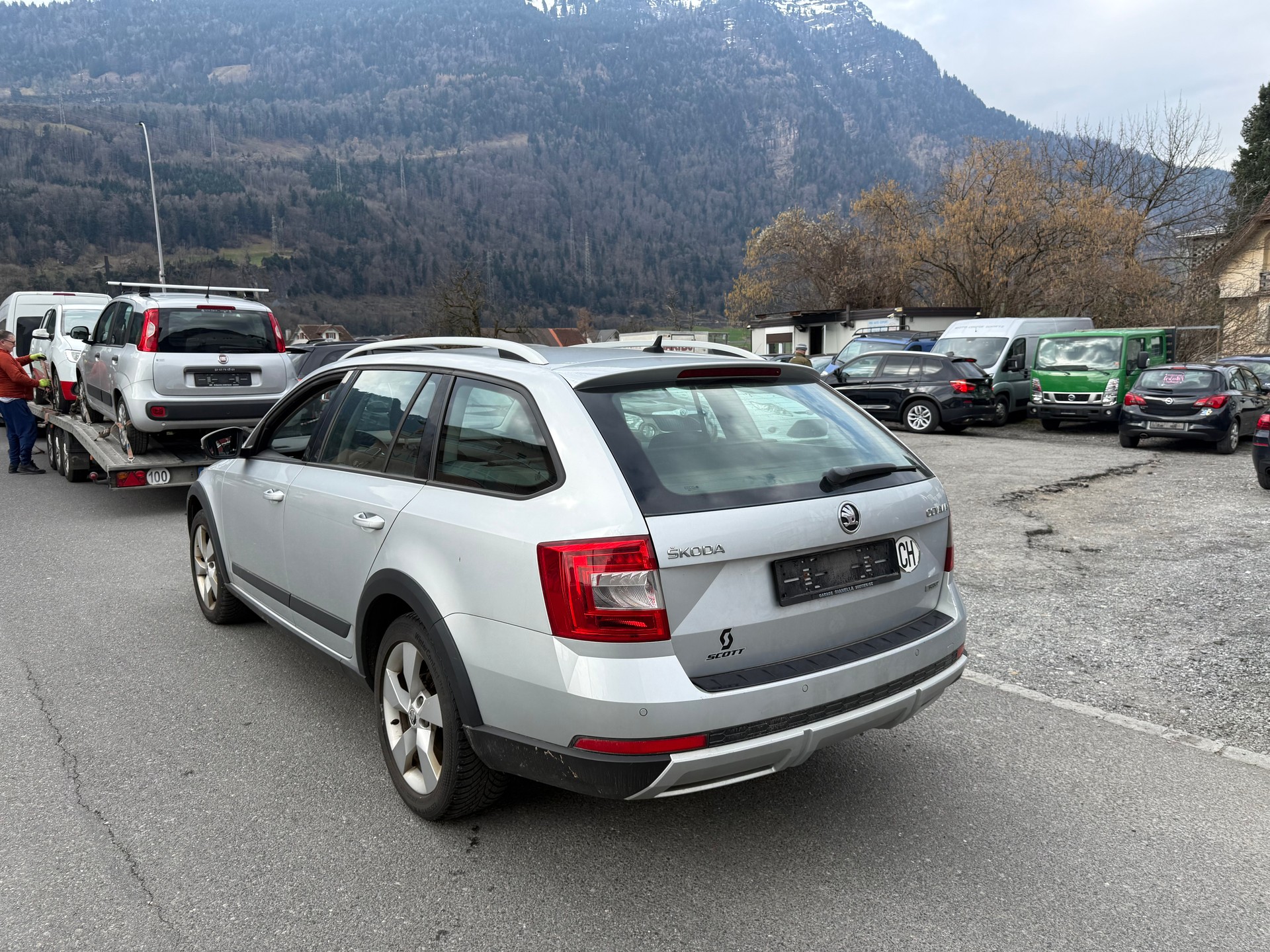 SKODA Octavia Combi 2.0 TDI Scout 4x4 DSG-showroom-element-2