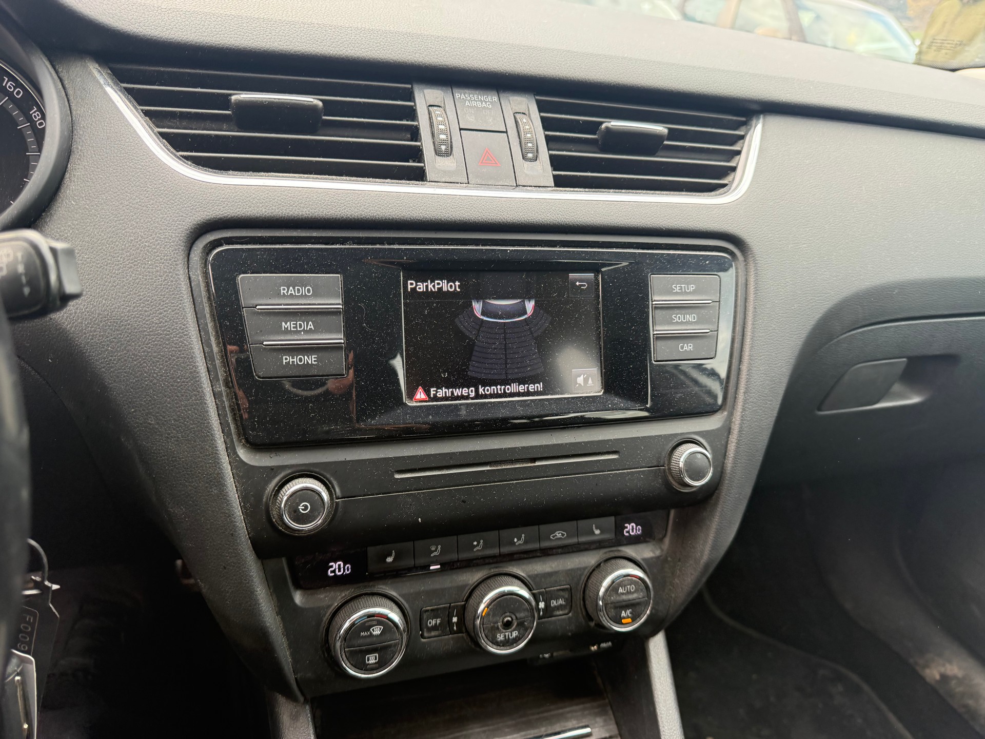 SKODA Octavia Combi 2.0 TDI Scout 4x4 DSG-image-12