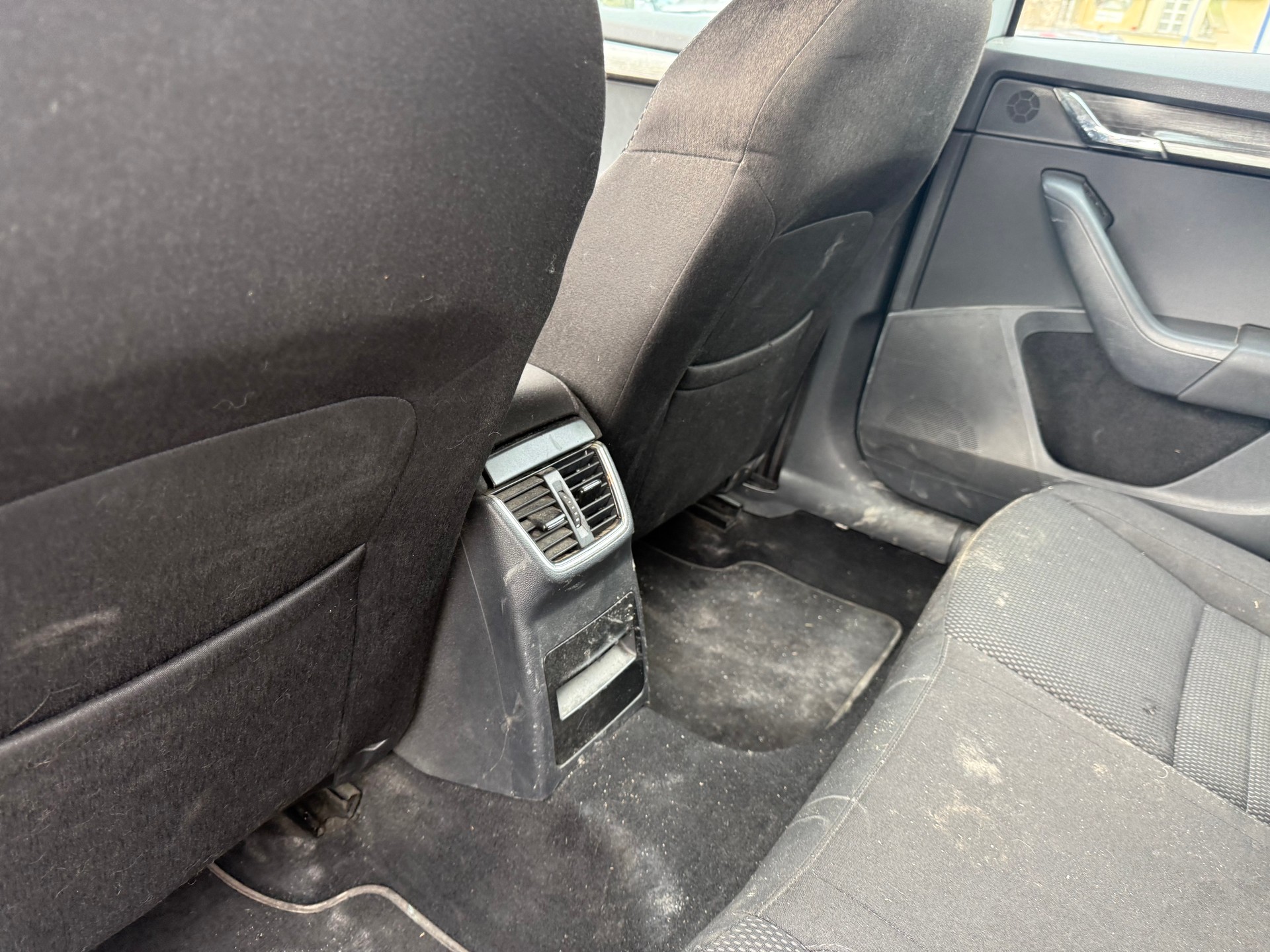 SKODA Octavia Combi 2.0 TDI Scout 4x4 DSG-image-5