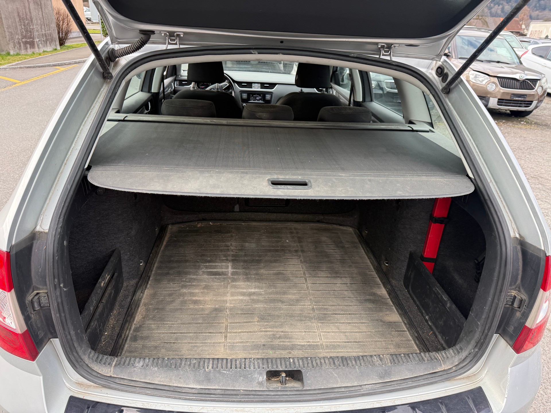 SKODA Octavia Combi 2.0 TDI Scout 4x4 DSG-image-14