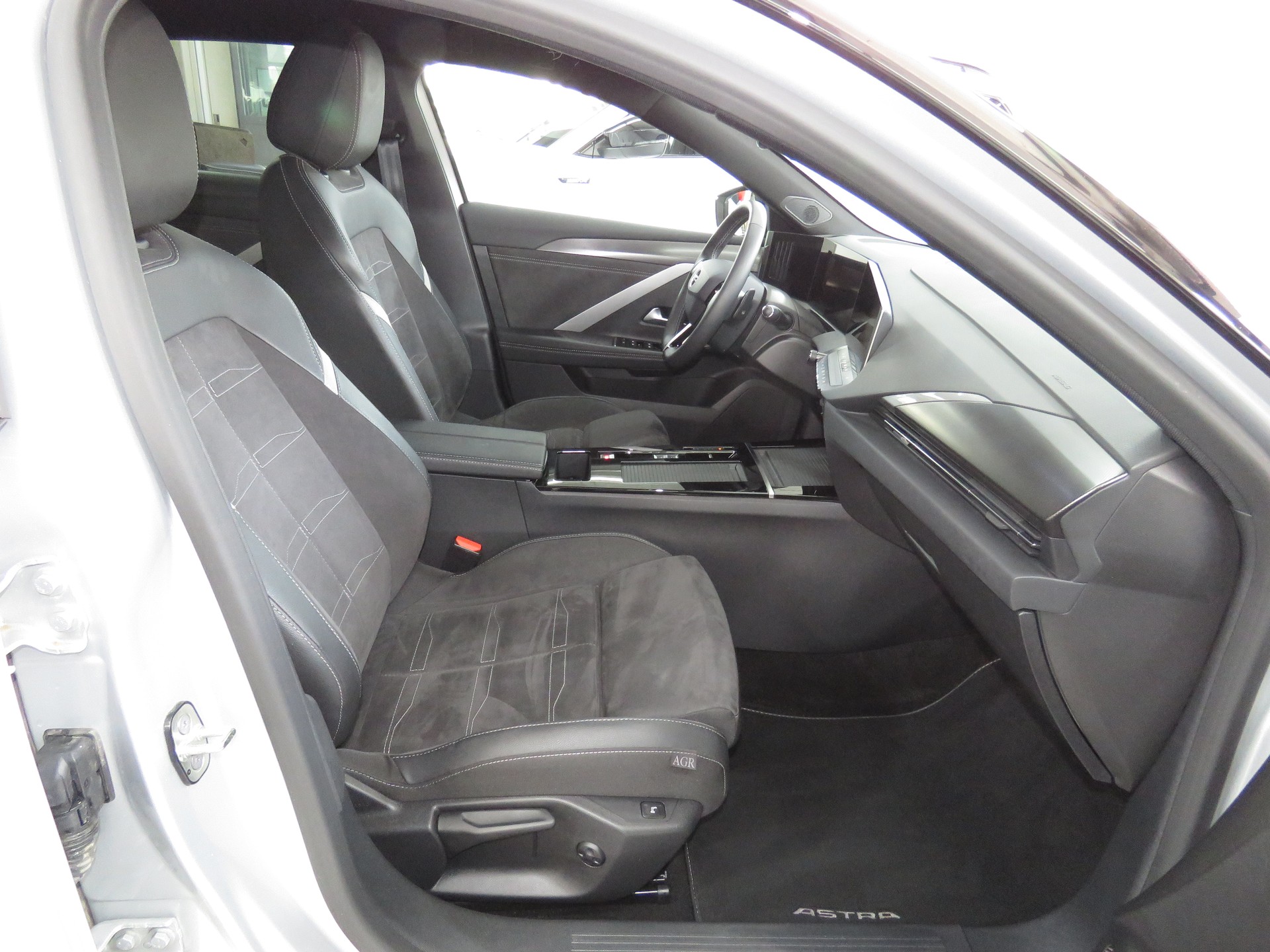 OPEL Astra 1.6 PHEV Turbo Swiss Plus A-image-12