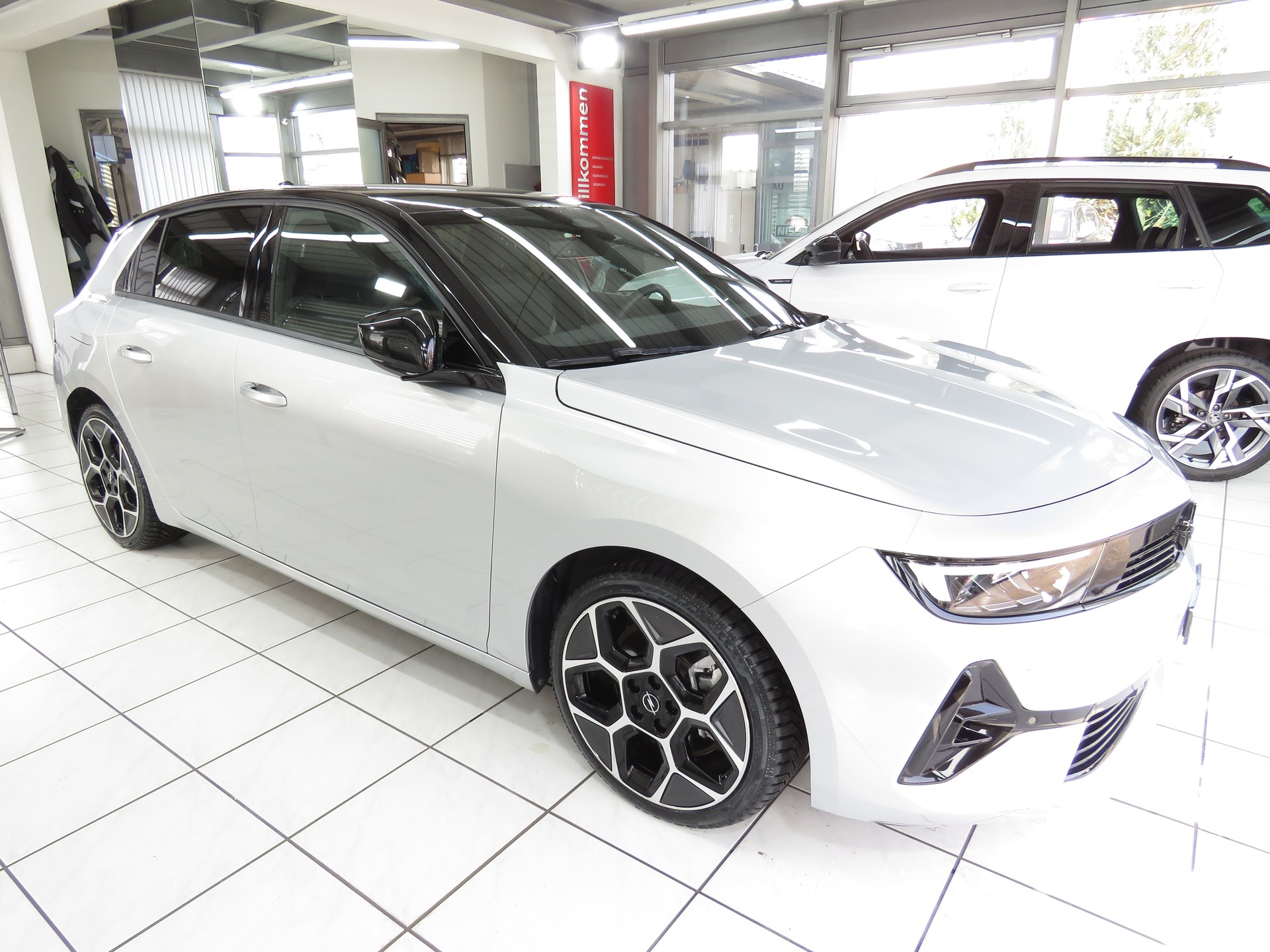 OPEL Astra 1.6 PHEV Turbo Swiss Plus A-image-2