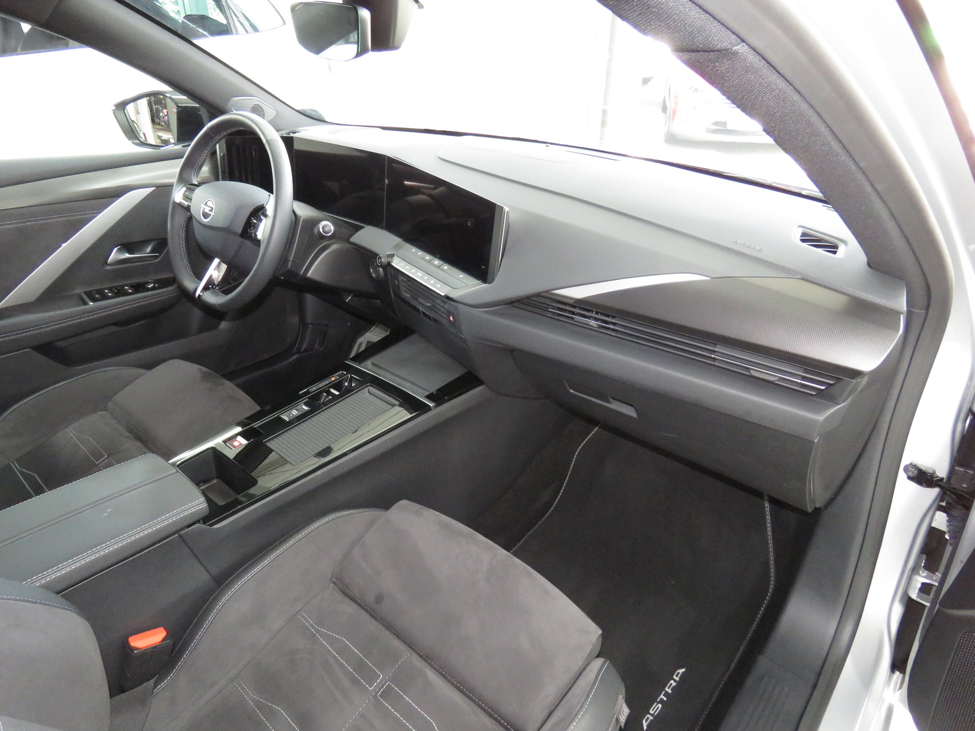 OPEL Astra 1.6 PHEV Turbo Swiss Plus A-image-11