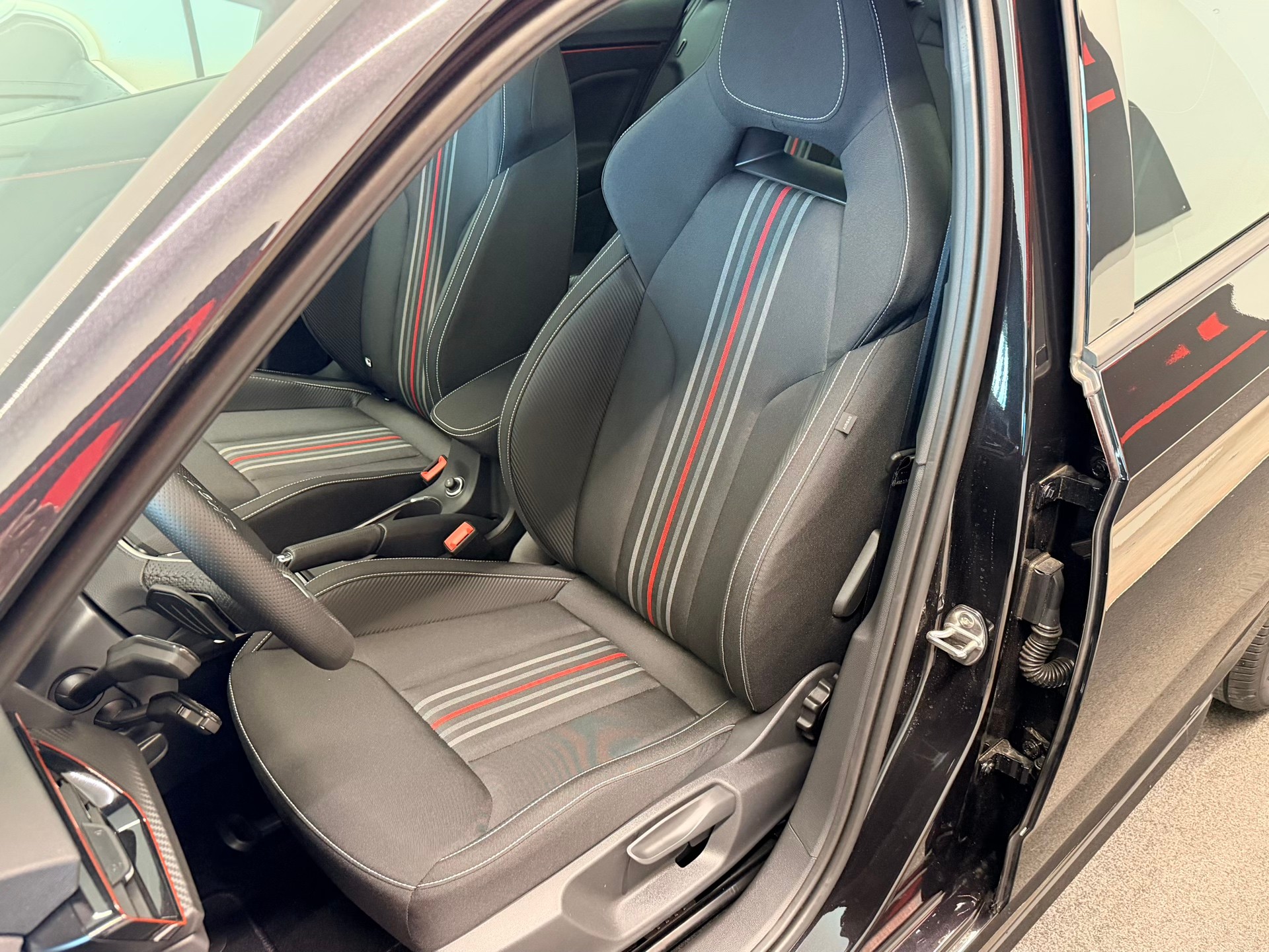 SKODA Kamiq 1.5 TSI Monte Carlo DSG-image-14