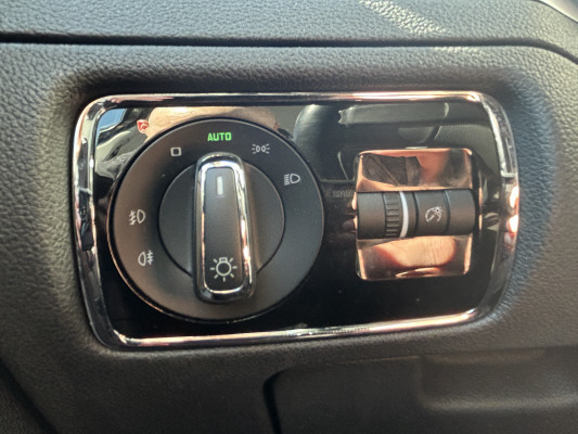 SKODA Superb 2.0TDi Elegance4x4-image-12