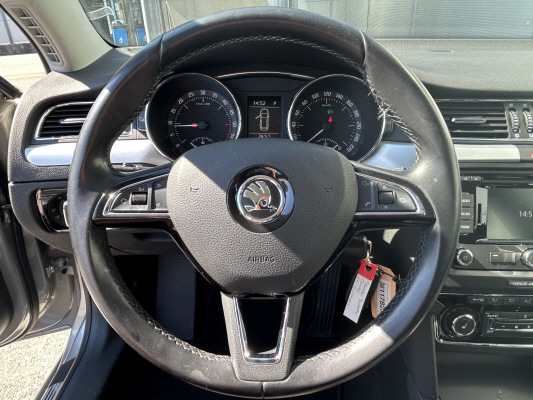 SKODA Superb 2.0TDi Elegance4x4-image-8
